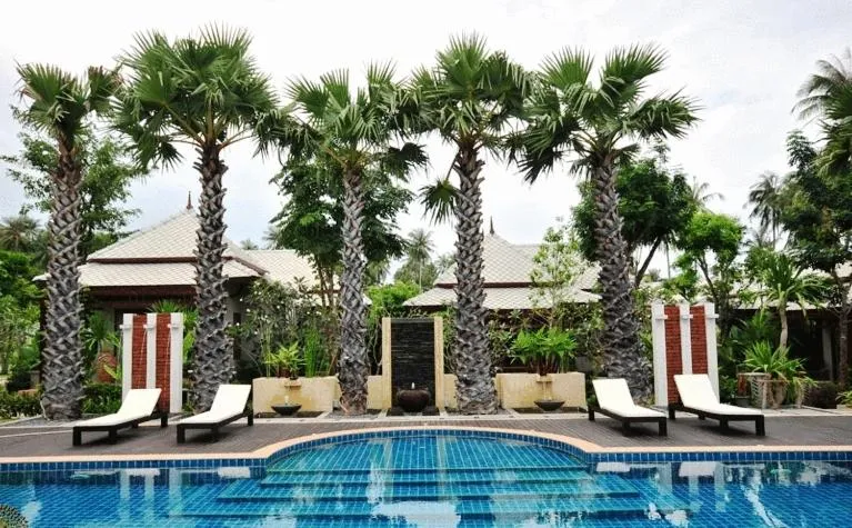 Swimming pool in Bhumlapa Garden Resort
