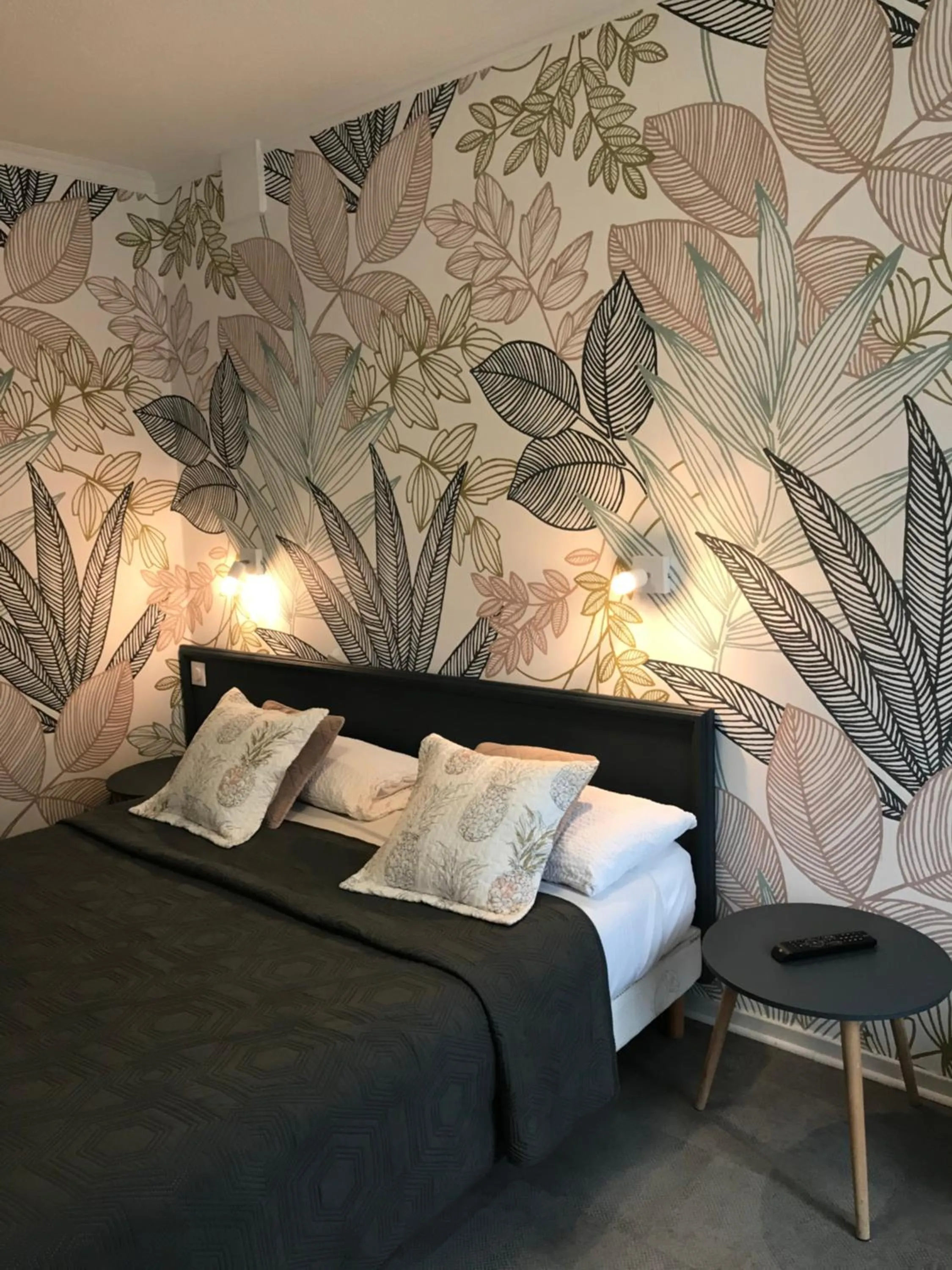 Photo of the whole room, Bed in Hôtel Saint Philibert