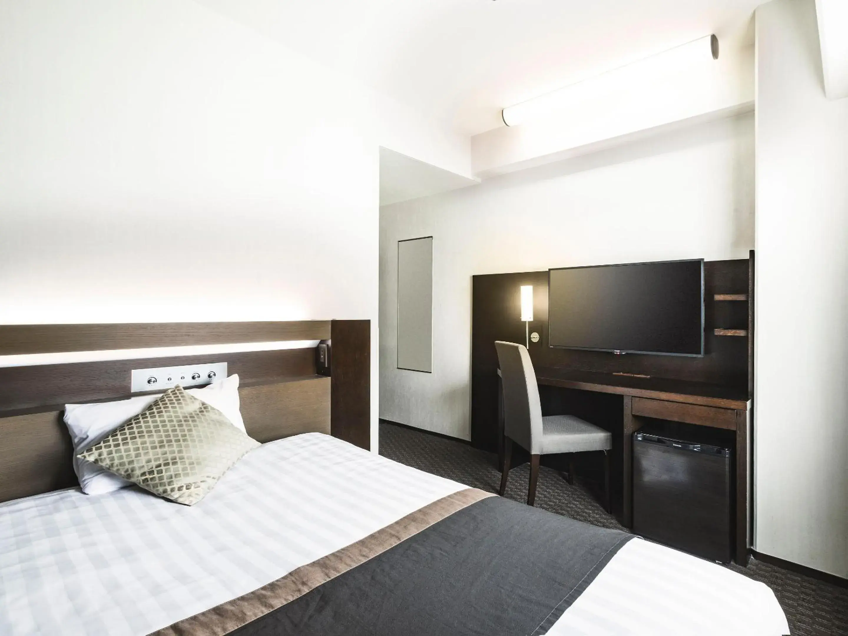 Photo of the whole room, Bed in Hotel New Hankyu Osaka Annex Photo of the whole room, Bed in Hotel New Hankyu Osaka Annex