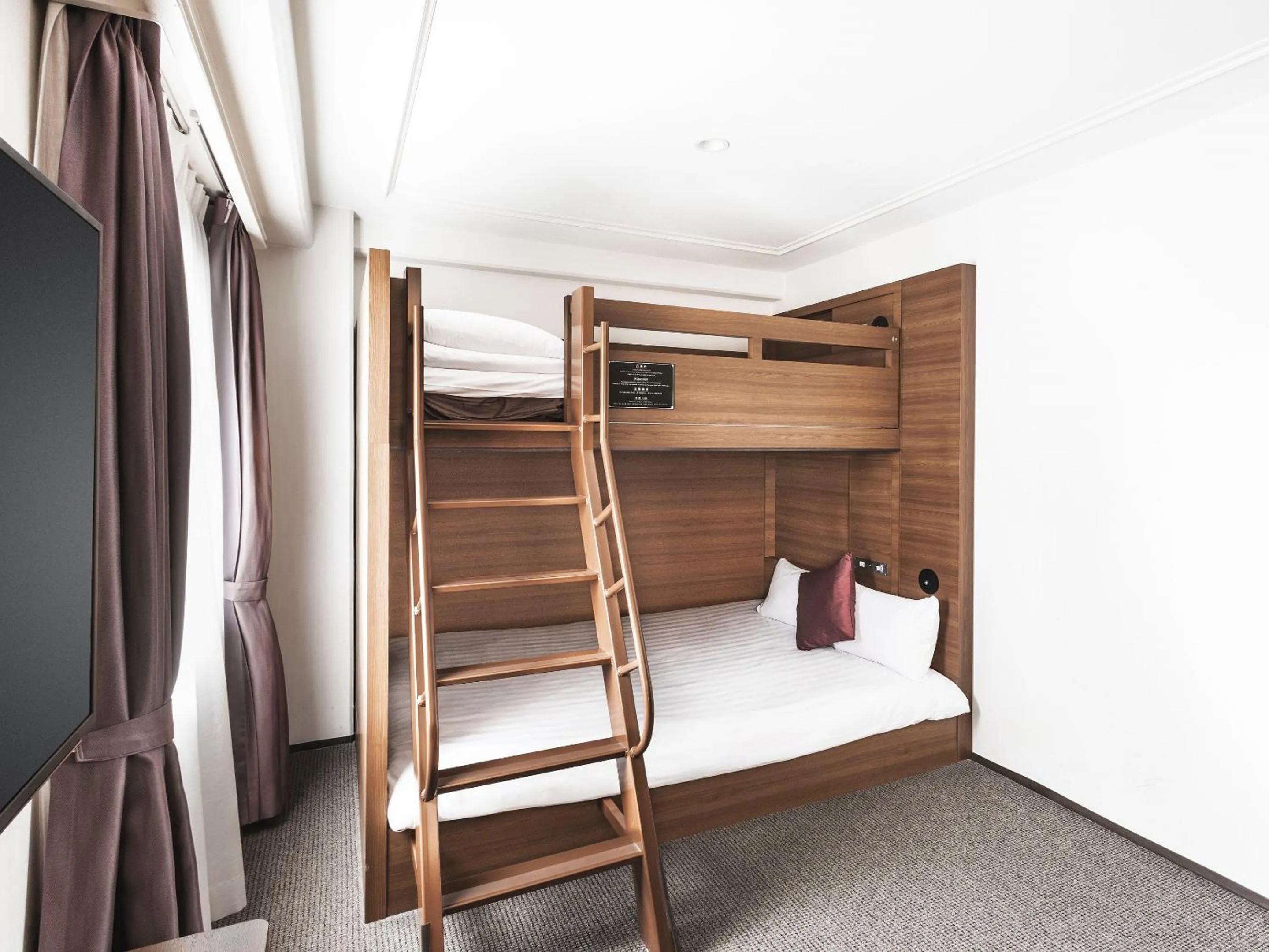 Photo of the whole room, Bed in Hotel New Hankyu Osaka Annex