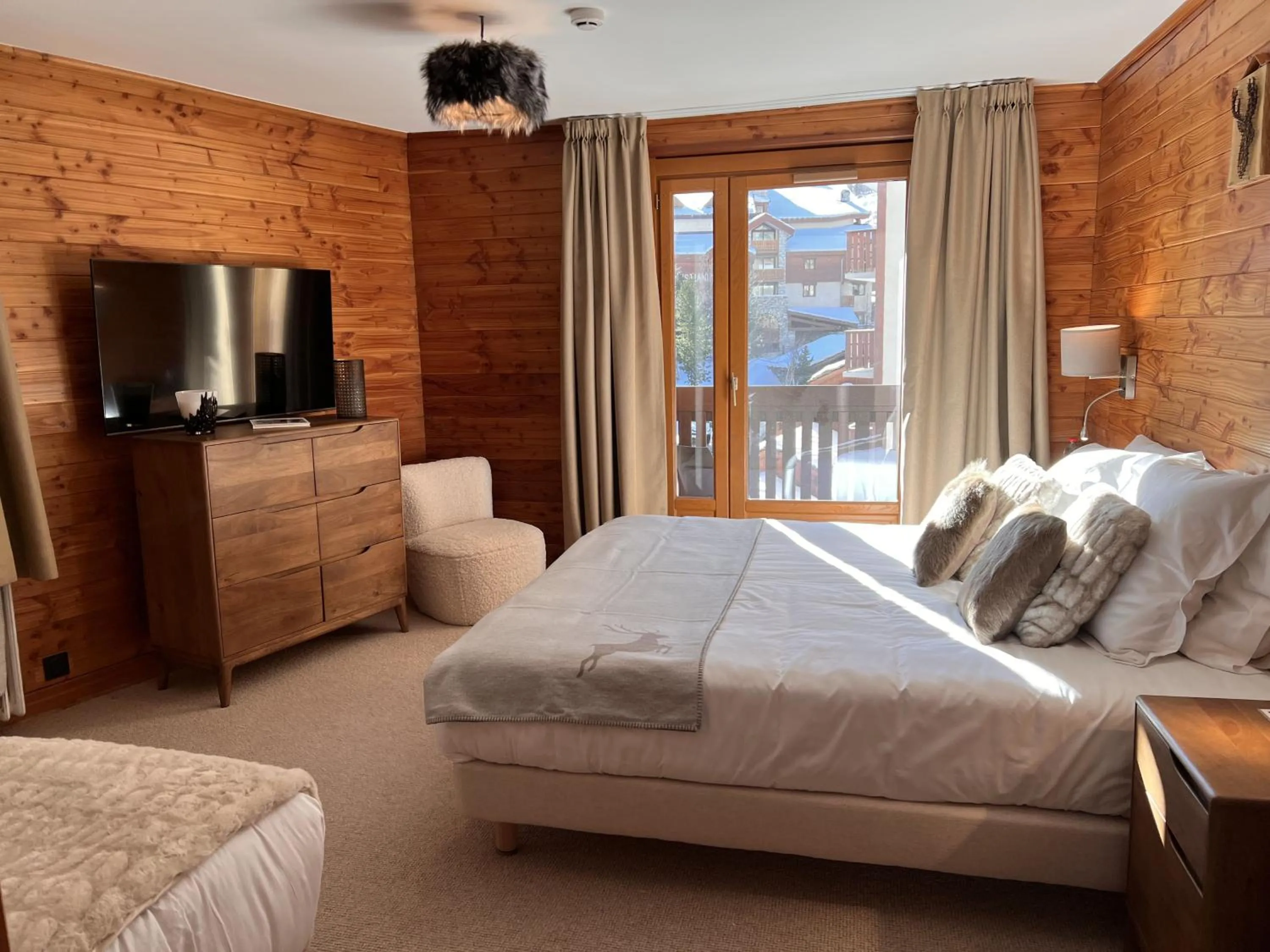 Photo of the whole room in Everest Hotel