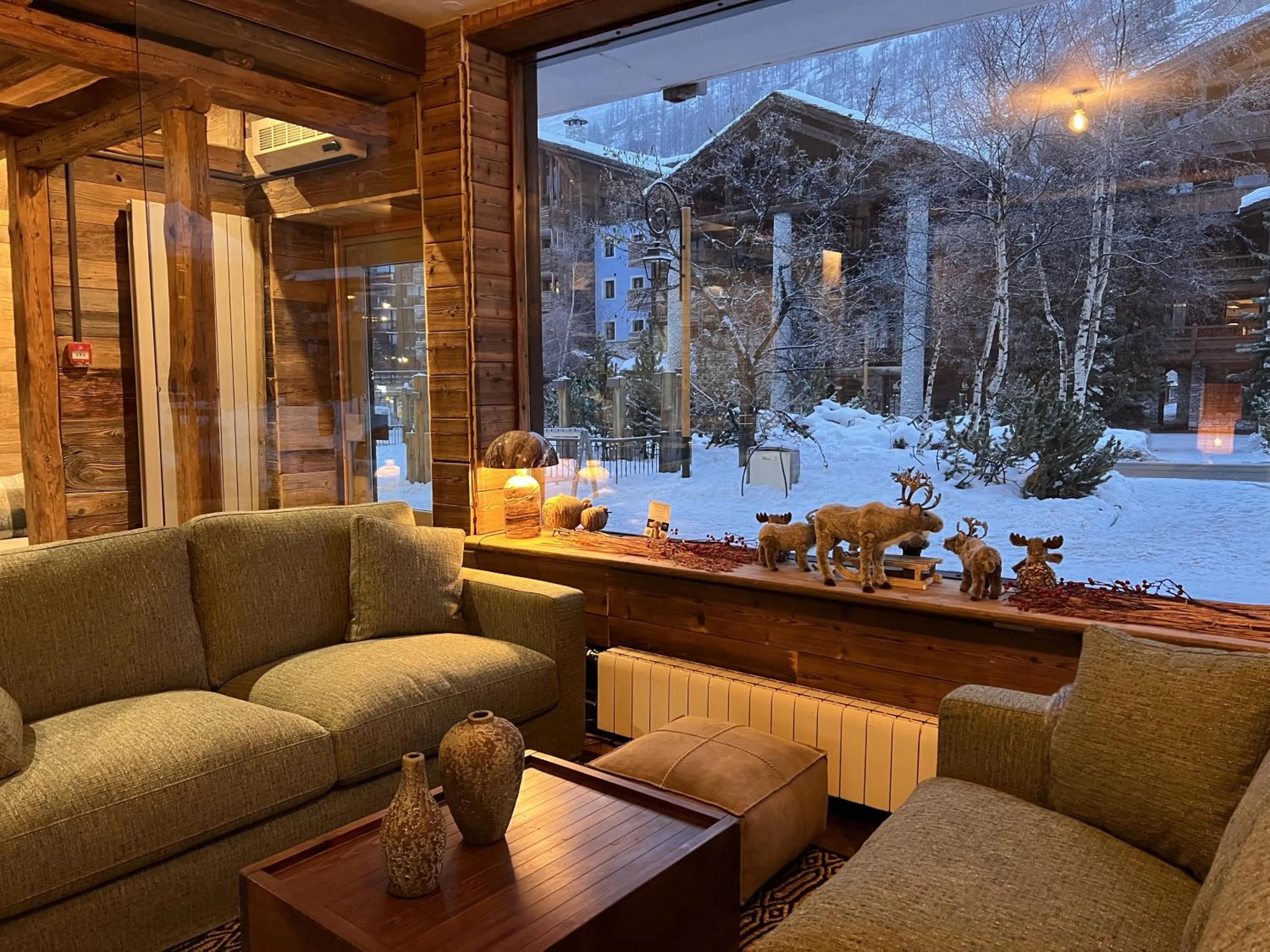 Seating area in Everest Hotel