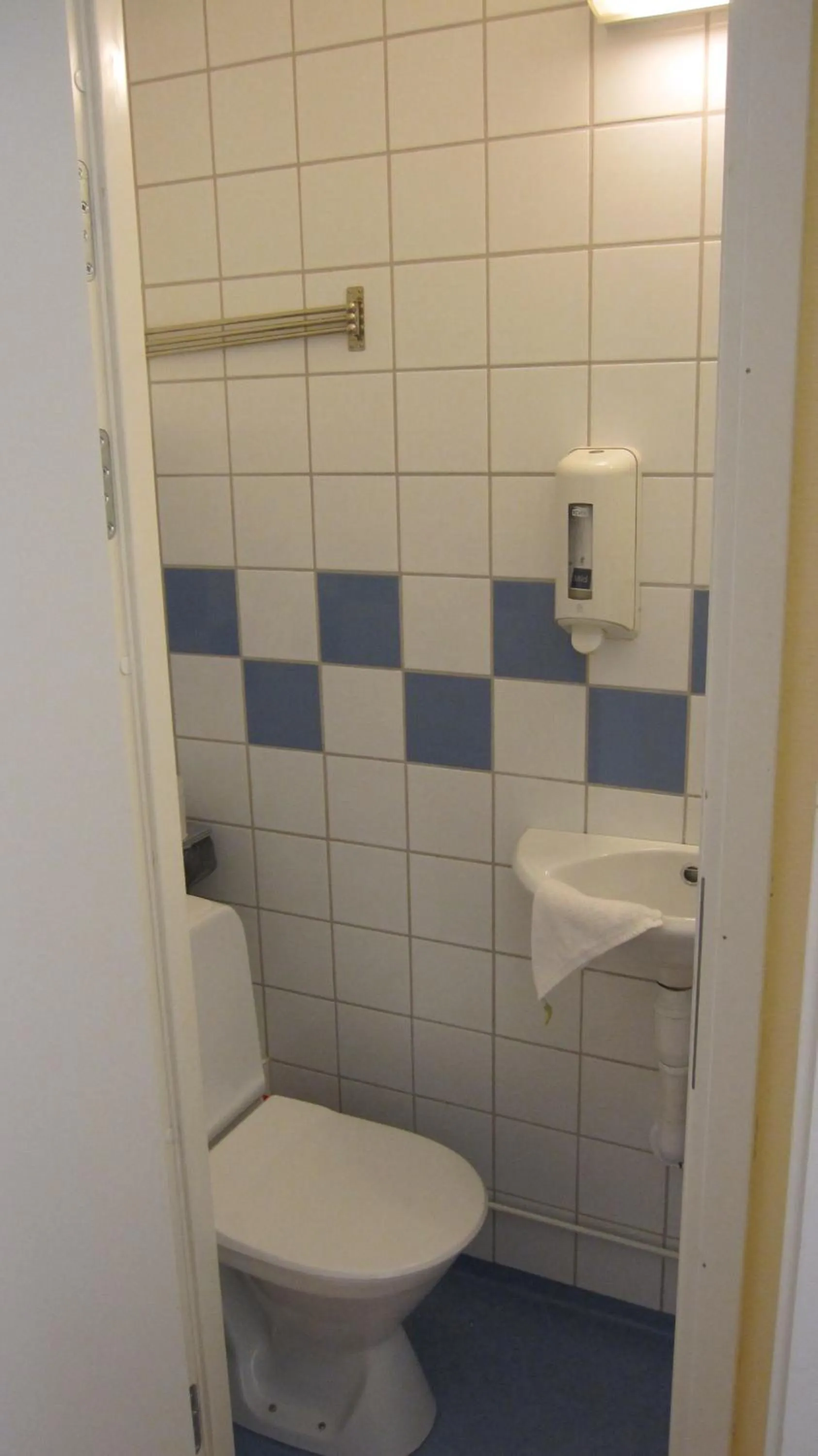 Toilet in Vandrarhem Svanen