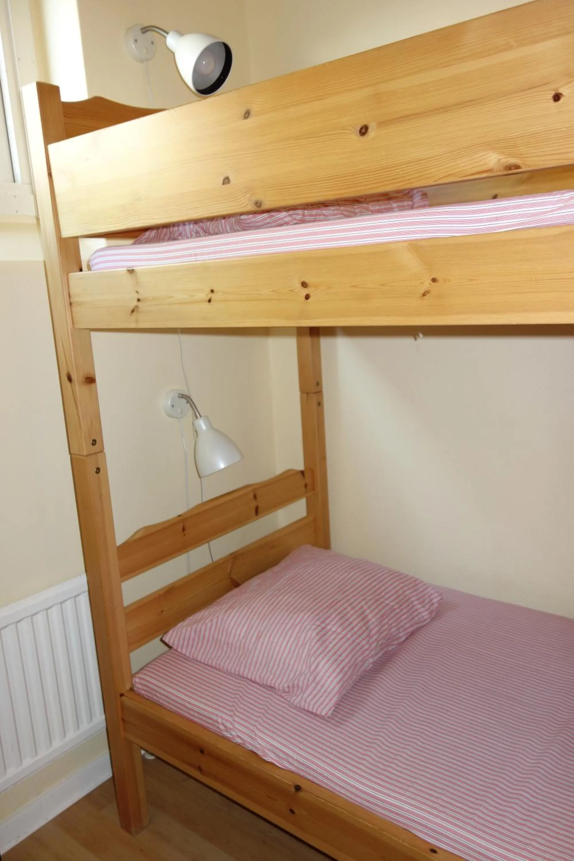 Bed in Vandrarhem Svanen