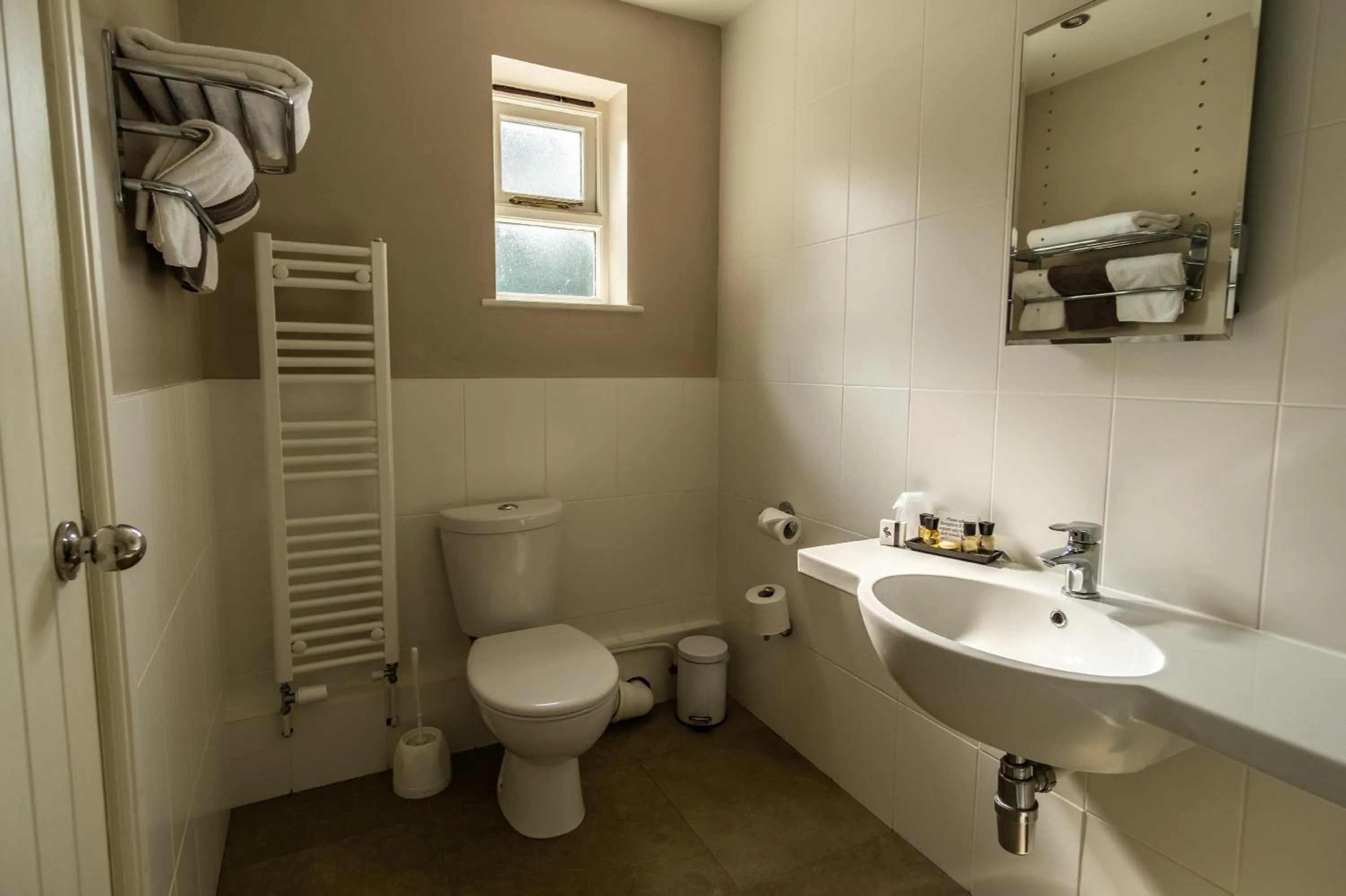 Bathroom in Donington Park Farmhouse Hotel