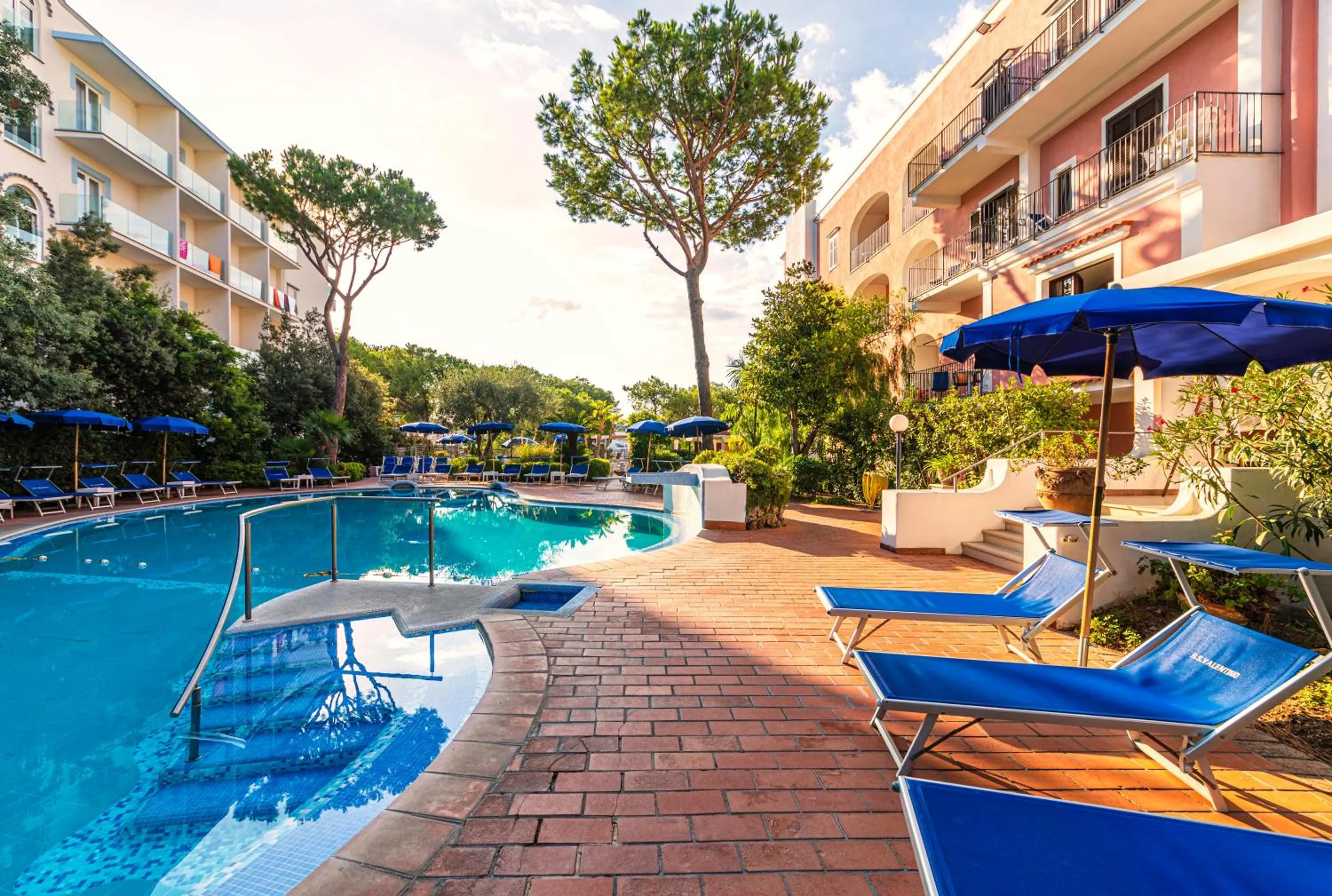 Swimming pool in Hotel San Valentino Terme