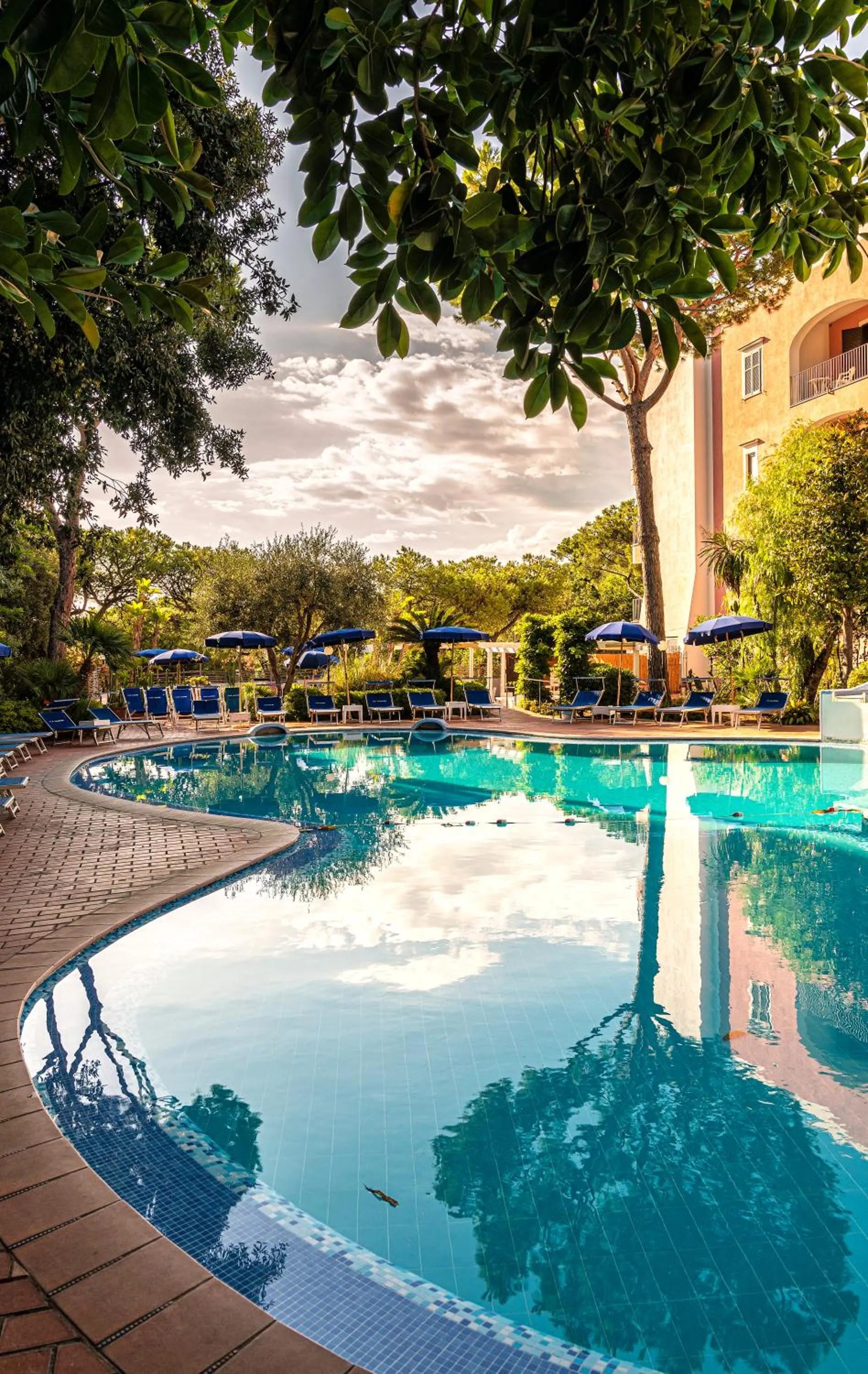 Swimming pool in Hotel San Valentino Terme