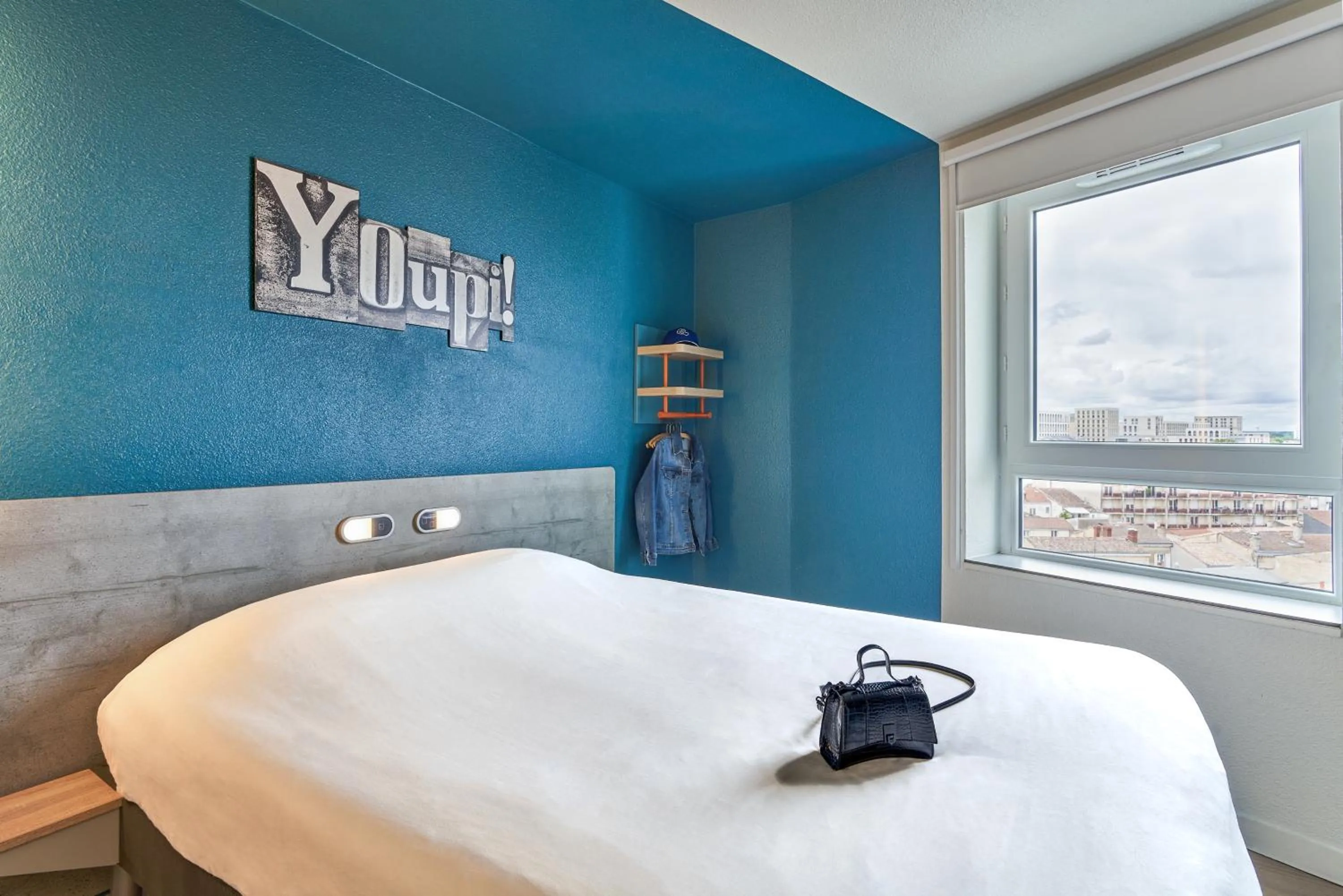 Bedroom, Bed in ibis budget Bordeaux Centre - Gare Saint Jean