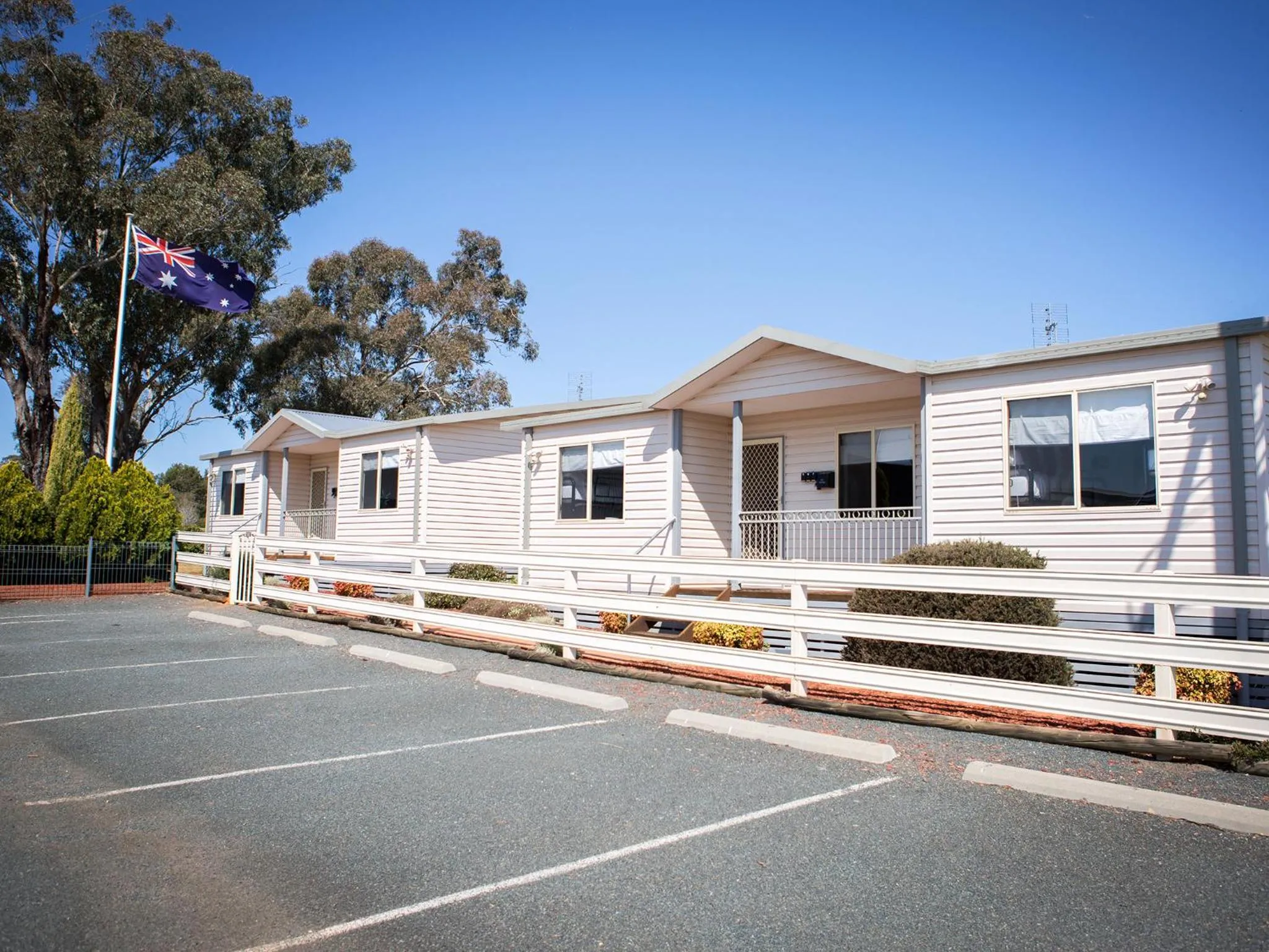 Facade/entrance in SkyLodge Temora