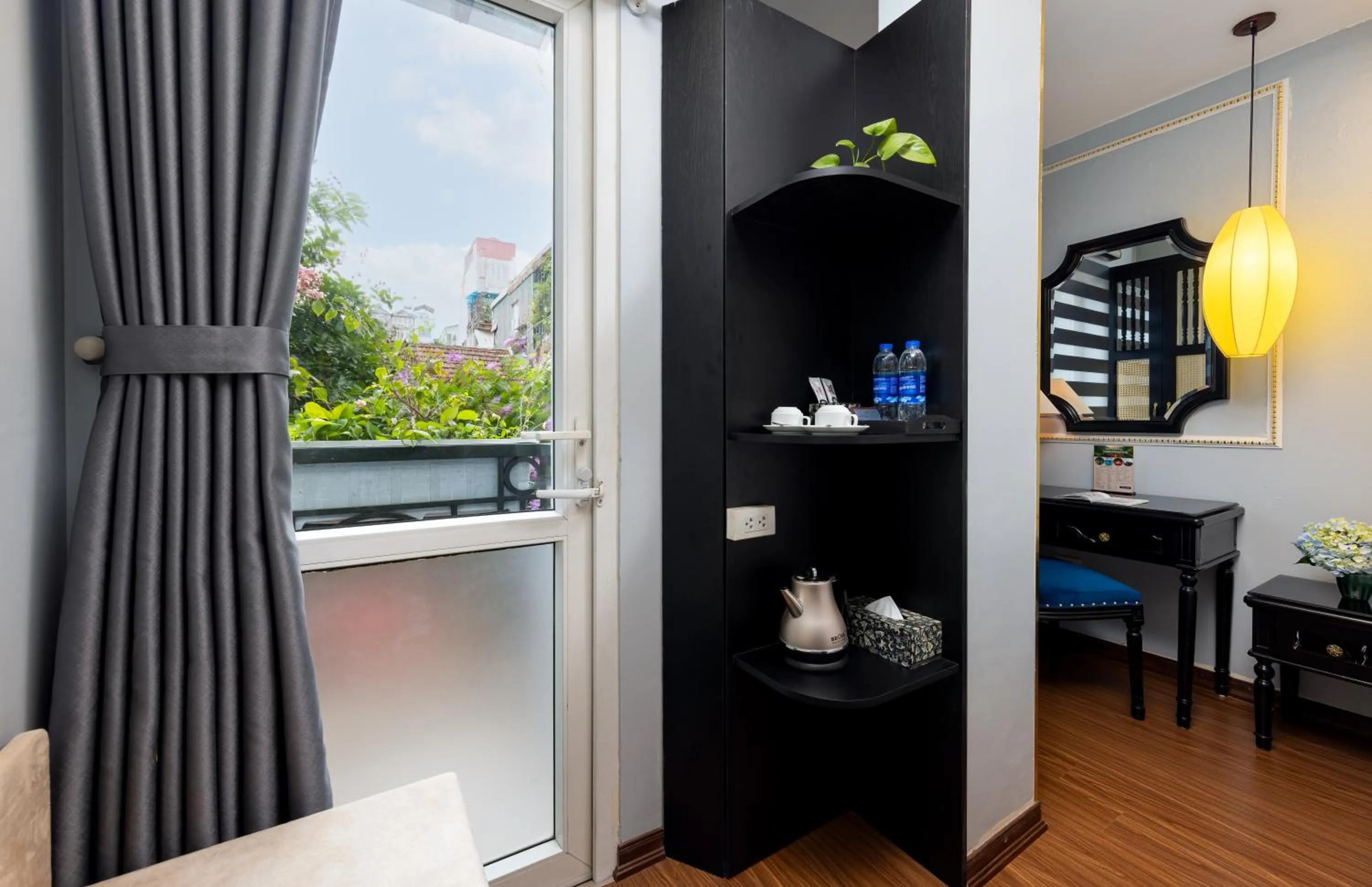 Coffee/tea facilities in Golden Legend Boutique Hotel