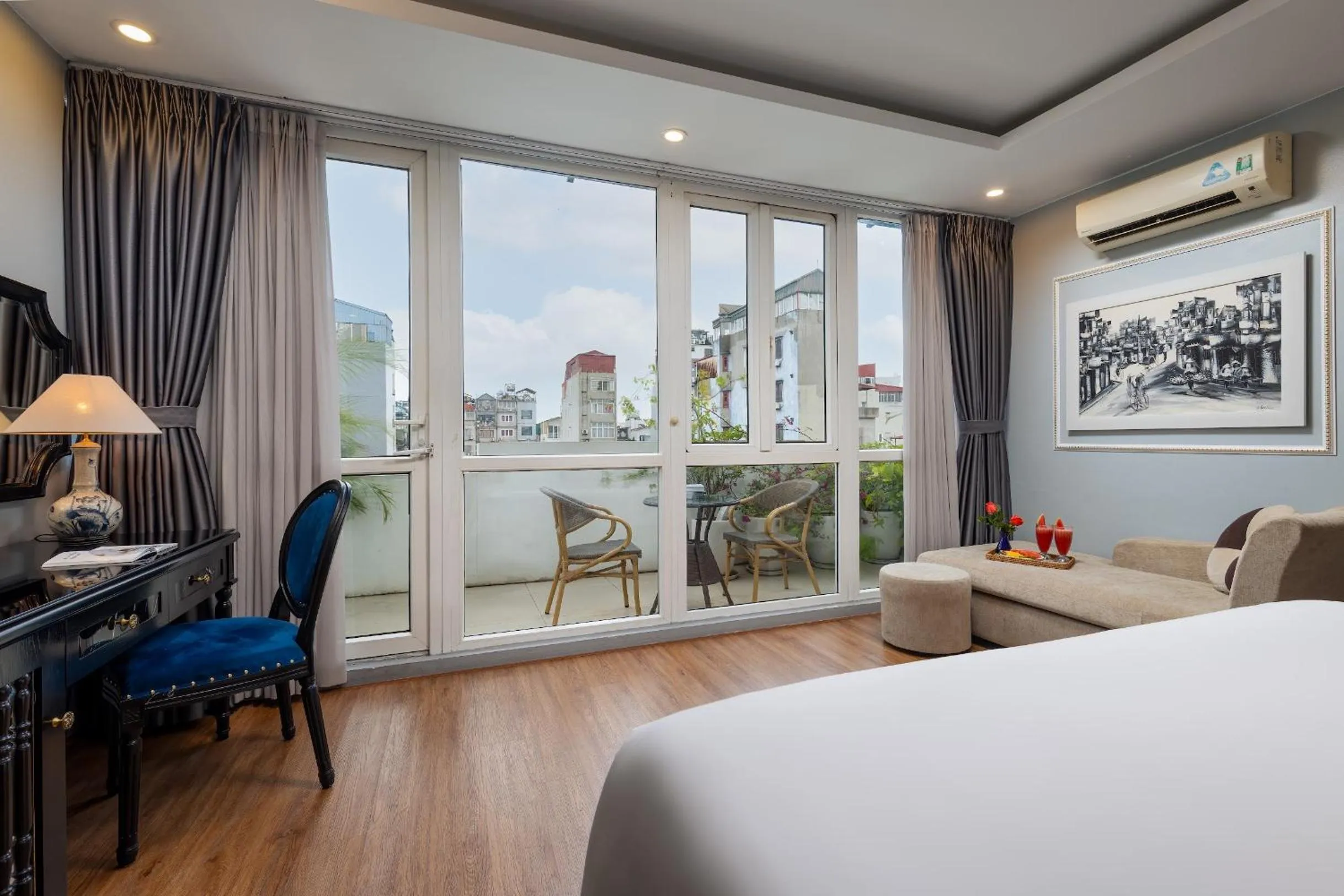 Bedroom, Bed in Golden Legend Boutique Hotel