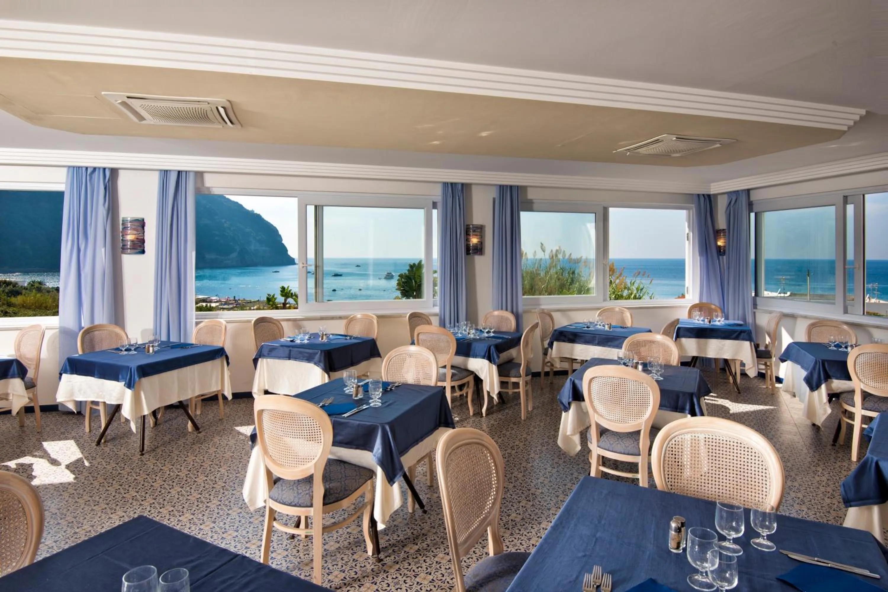 Restaurant/places to eat in Hotel Citara