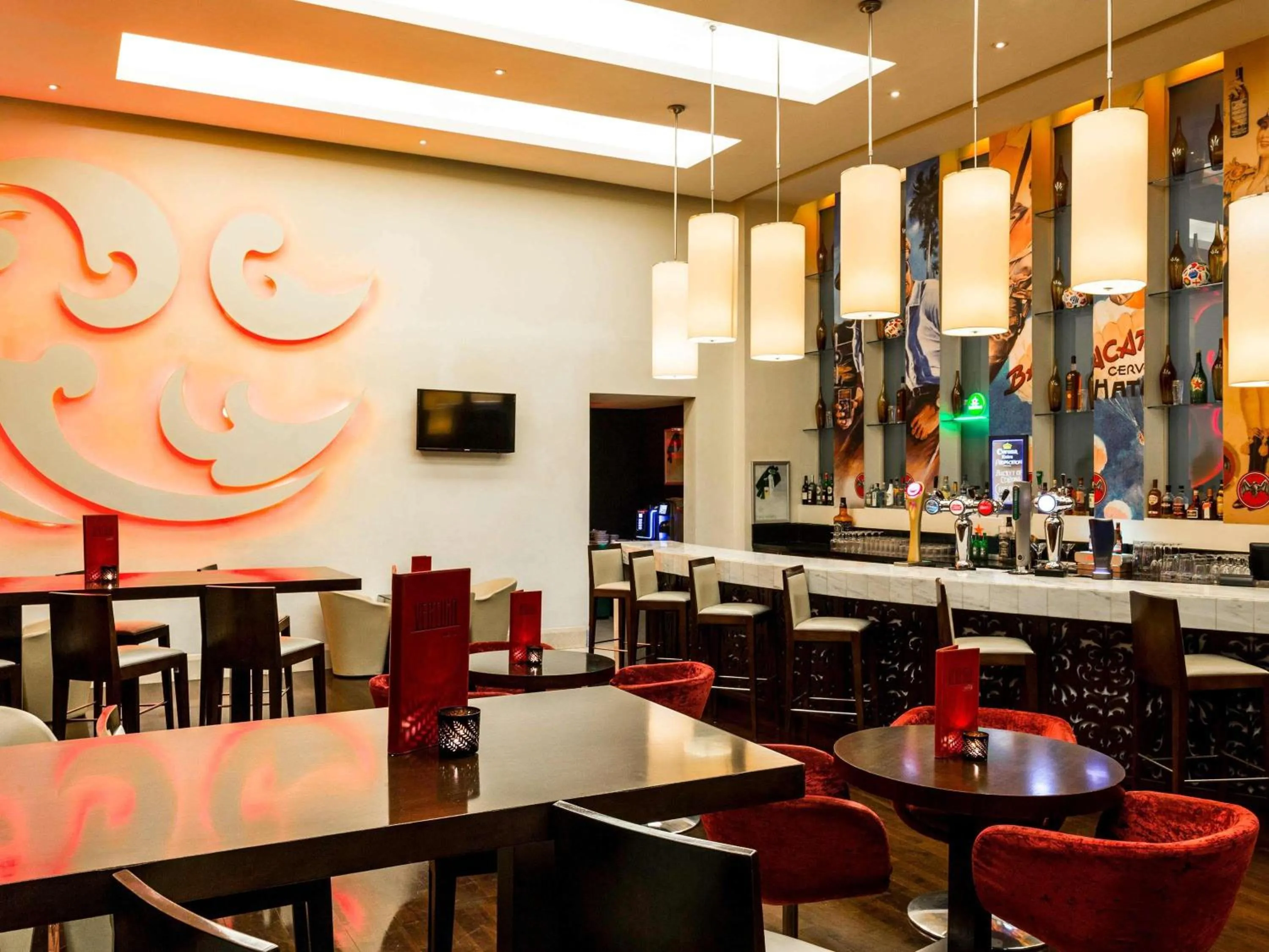 Lounge or bar in Novotel Deira Creekside Dubai