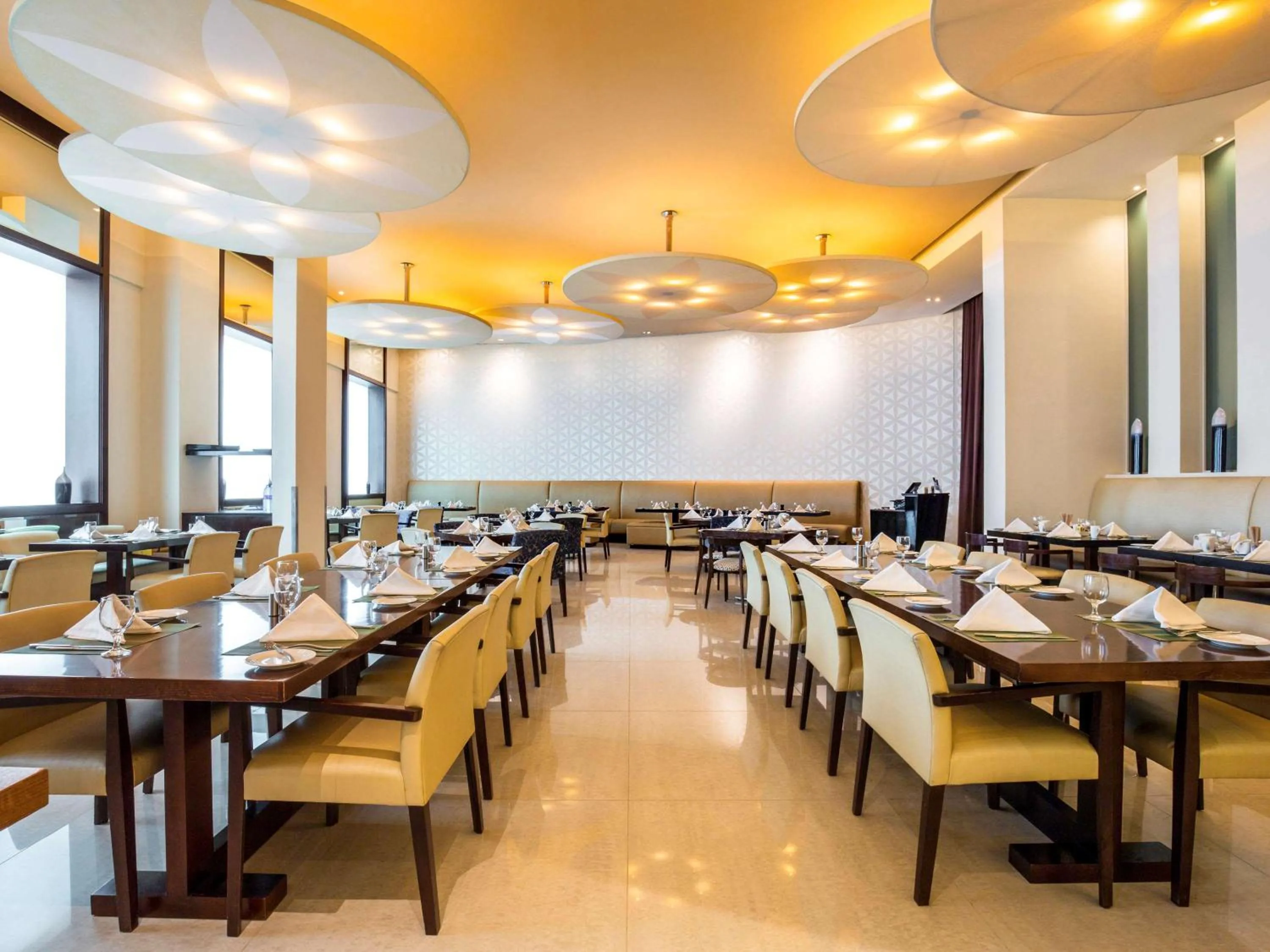 Restaurant/places to eat in Novotel Deira Creekside Dubai