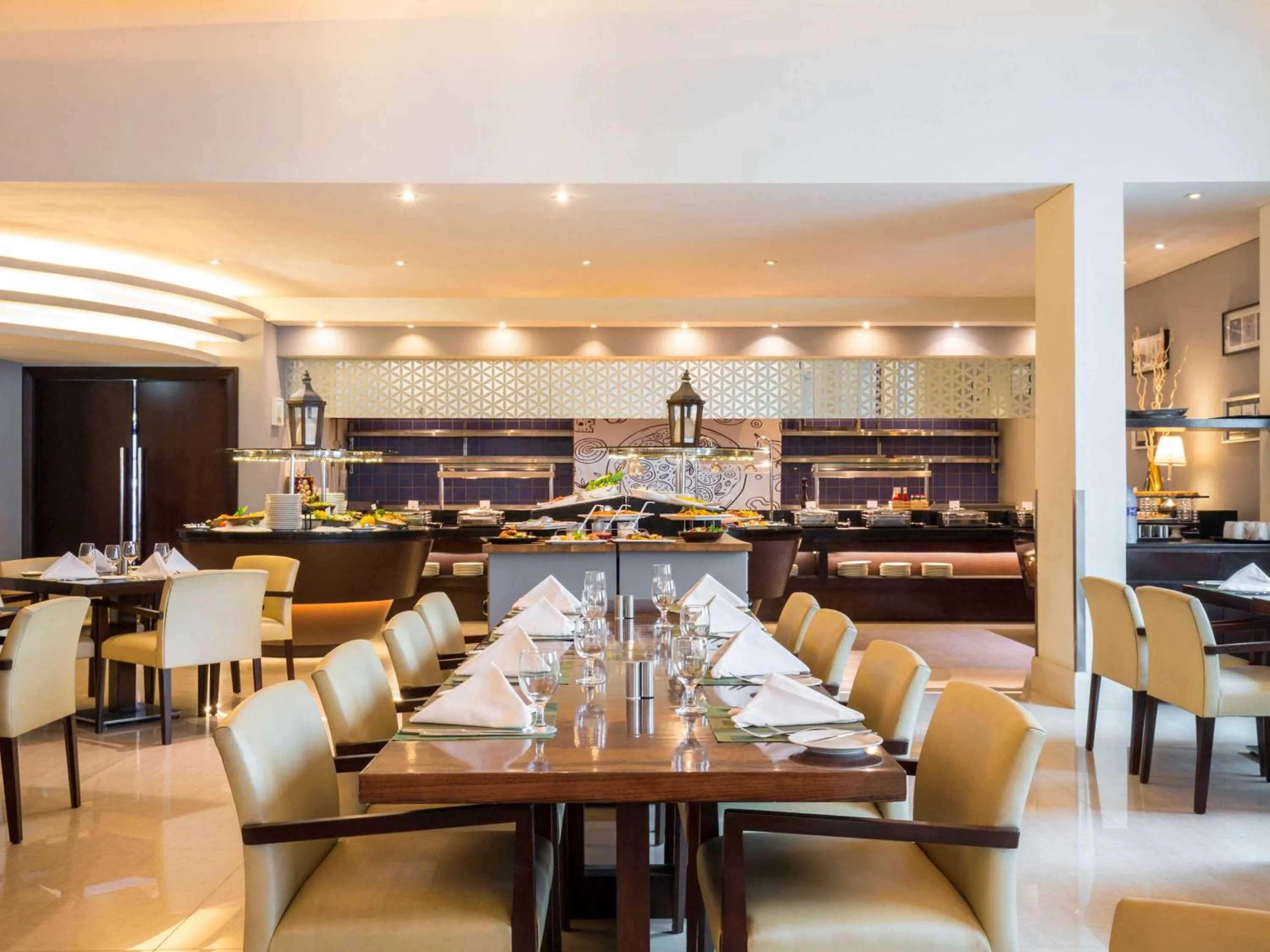 Restaurant/places to eat in Novotel Deira Creekside Dubai