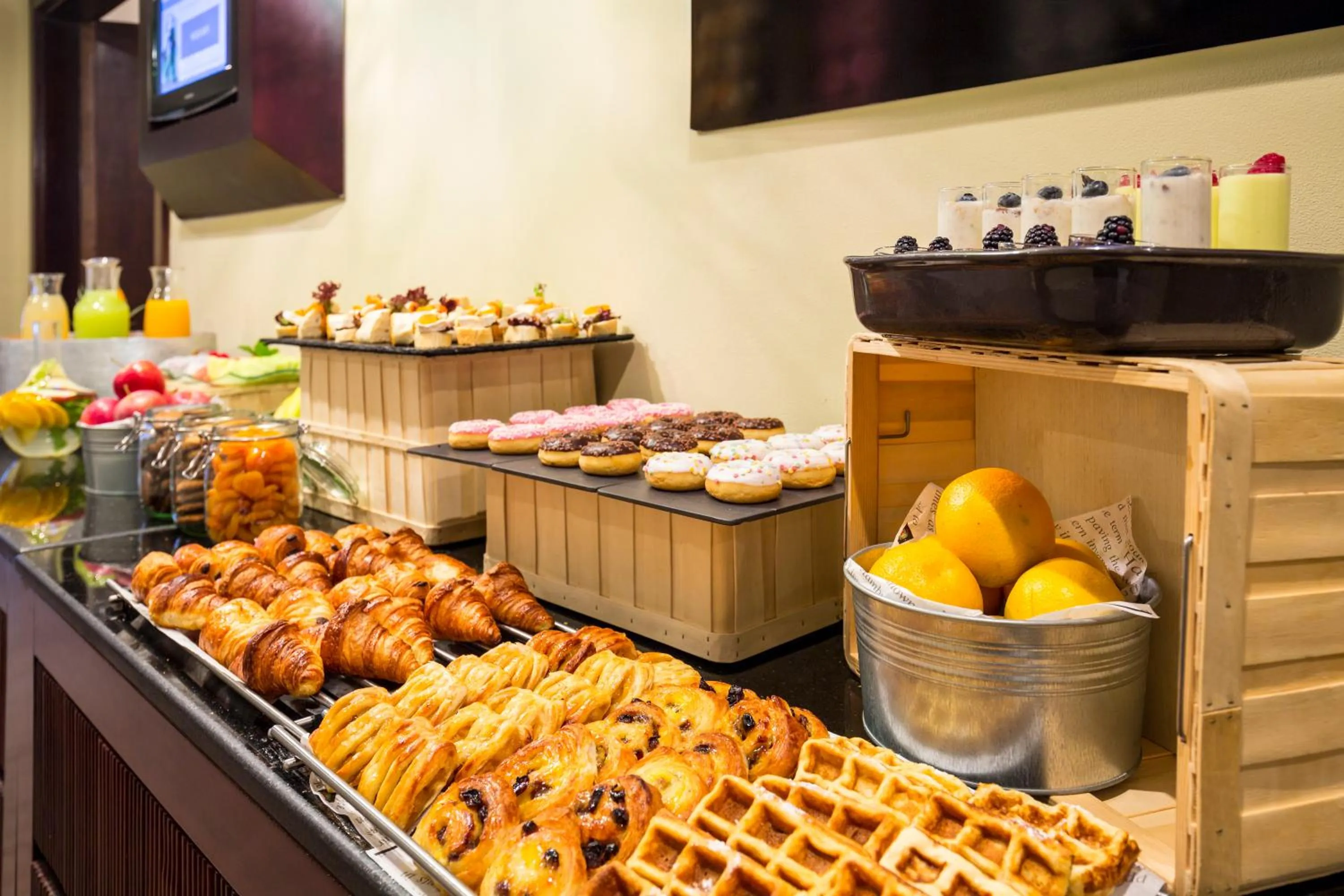 Food and drinks in Novotel Deira Creekside Dubai