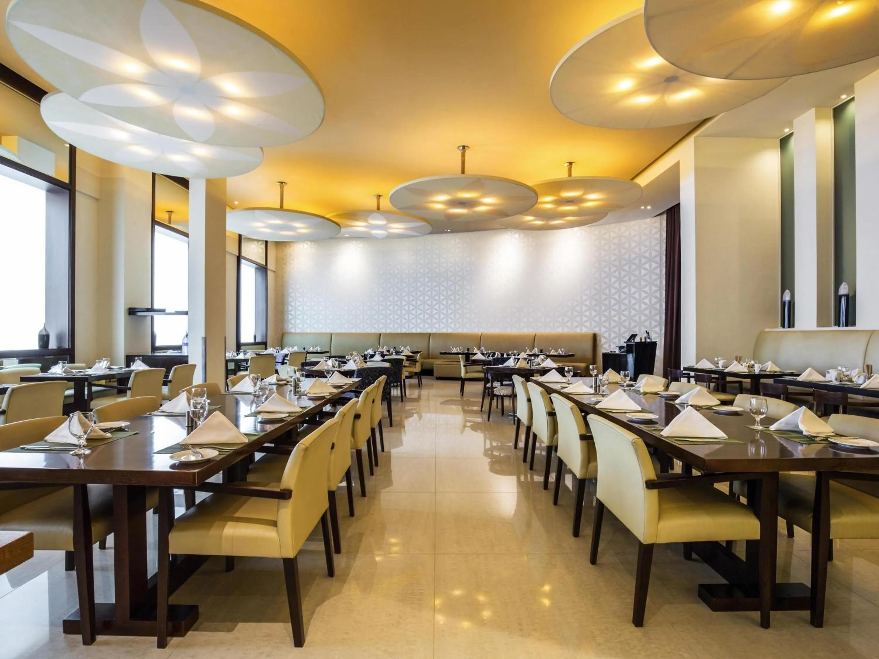 Restaurant/places to eat in Novotel Deira Creekside Dubai