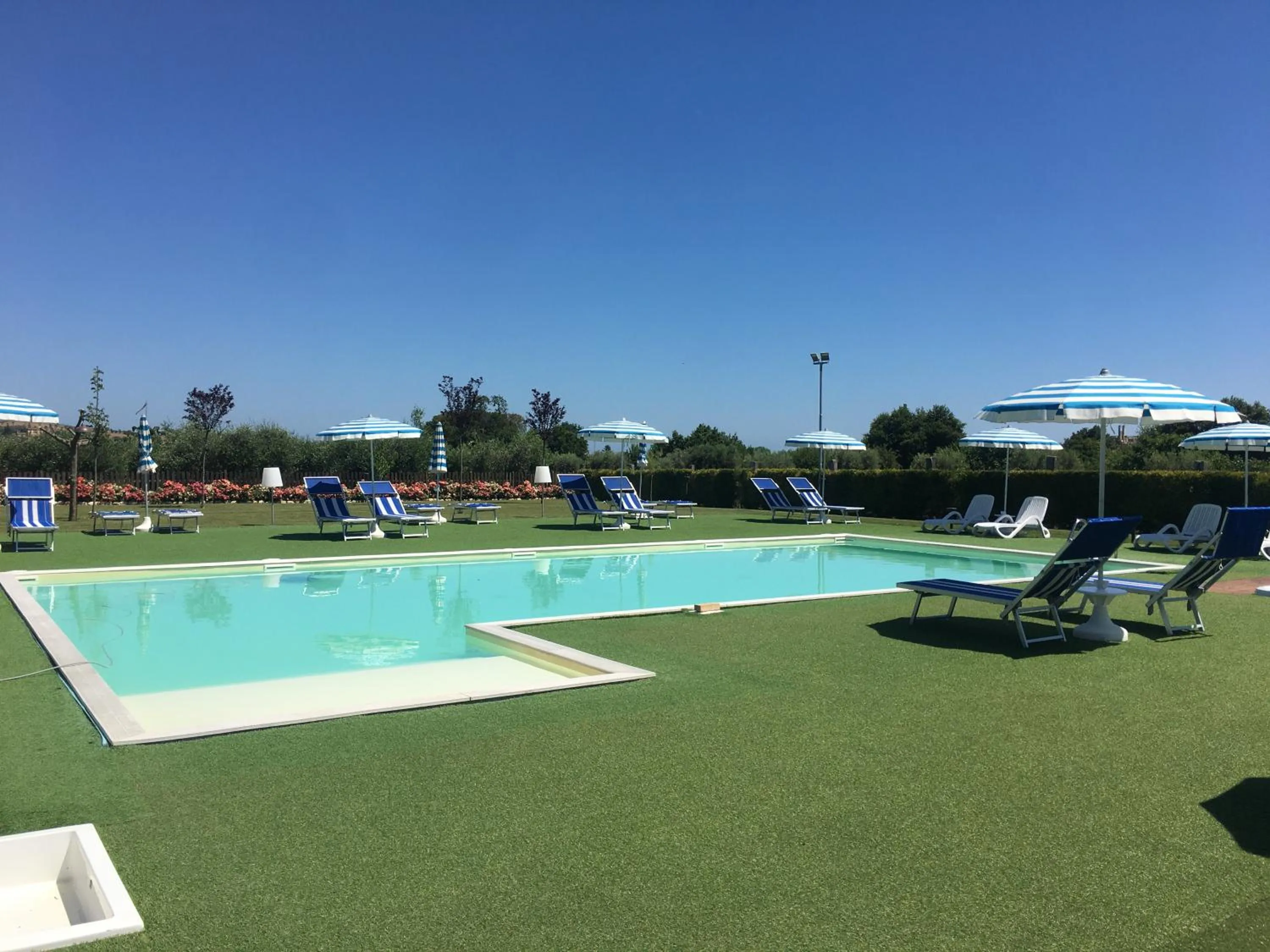 Swimming pool in Hotel Ristorante Casa Rossa