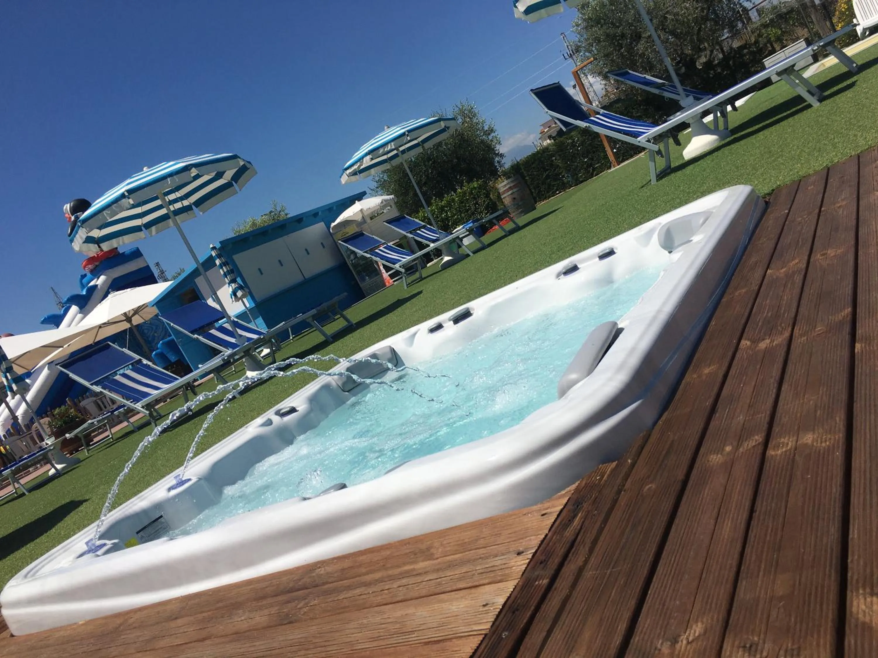 Hot Tub in Hotel Ristorante Casa Rossa