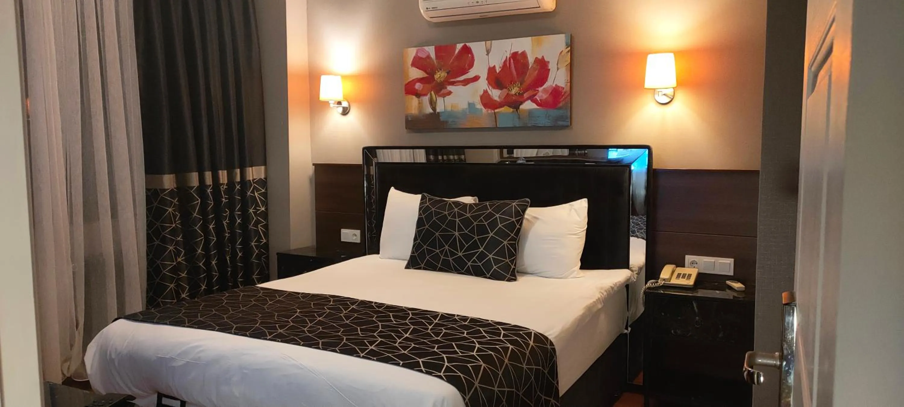 Photo of the whole room in Star City Hotel