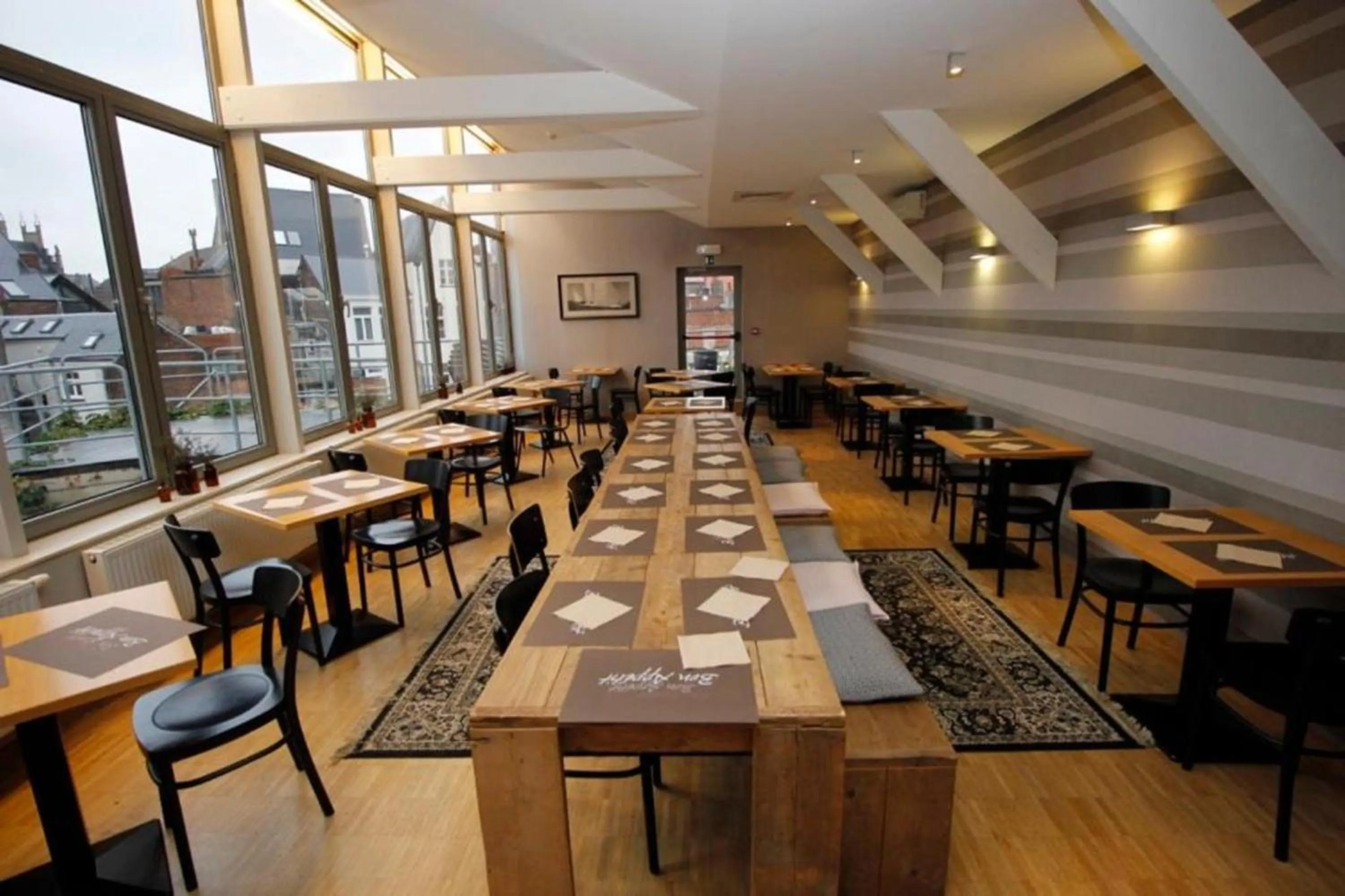 Restaurant/places to eat in 3 Paardekens - City Centre Hotel