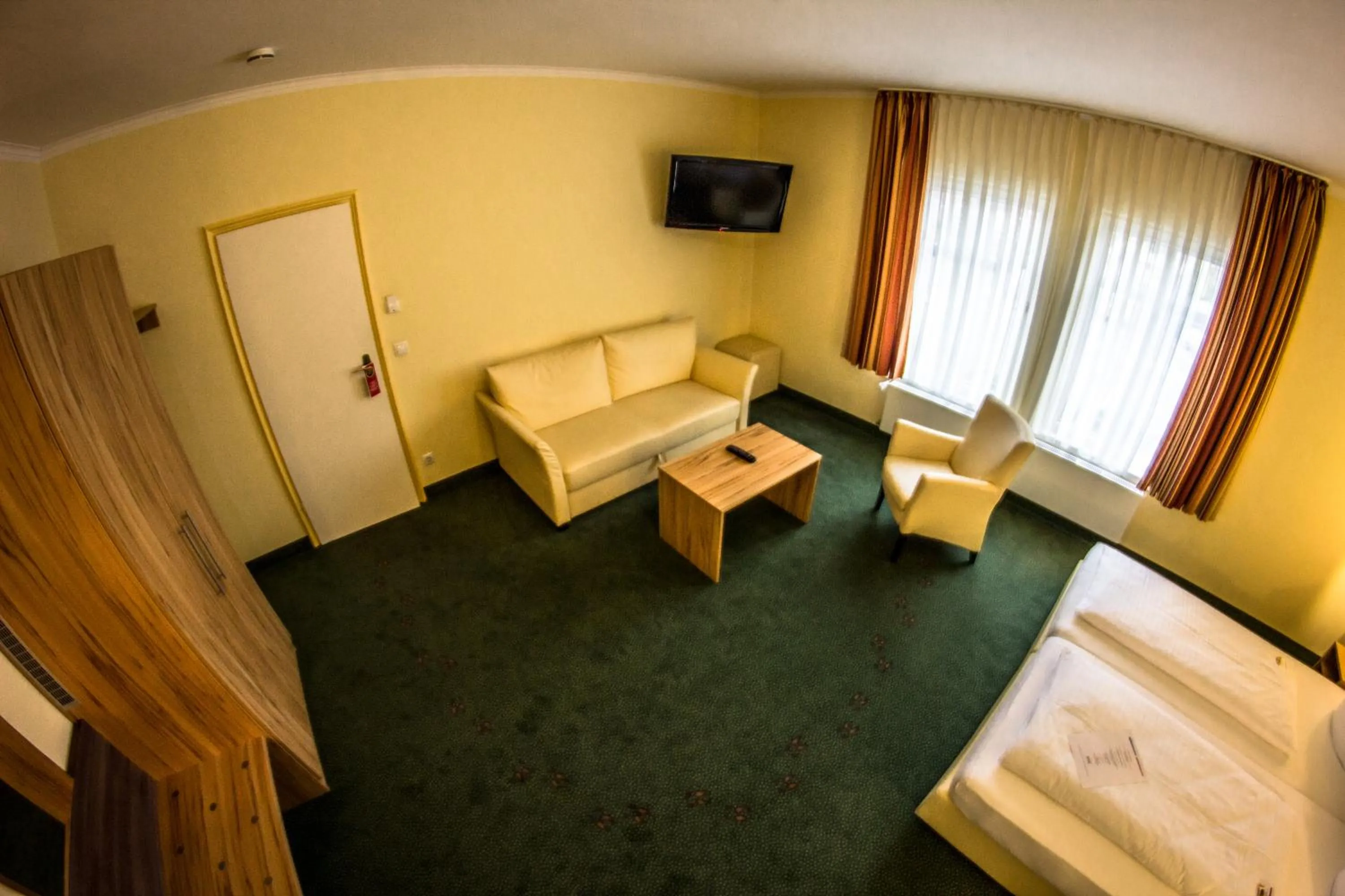 Photo of the whole room, Bed in Gästehaus Blaue Ecke