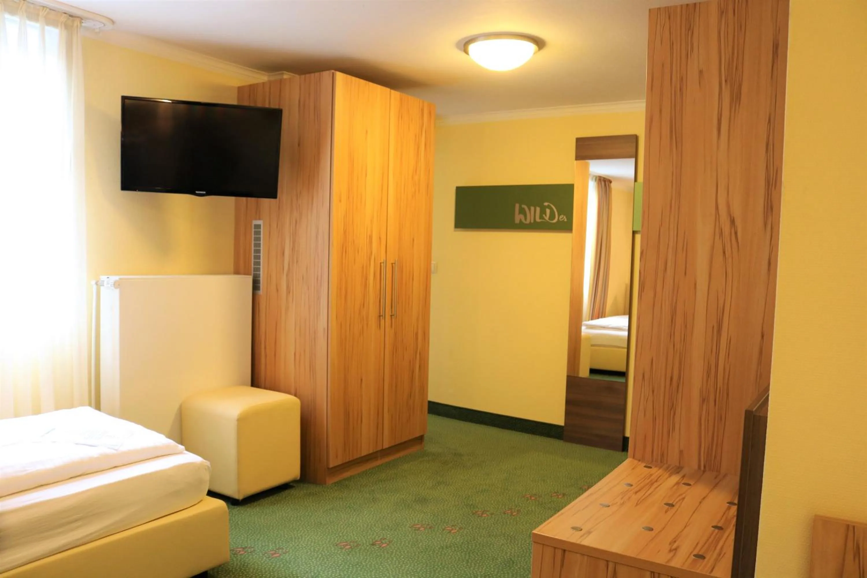 Photo of the whole room, Bed in Gästehaus Blaue Ecke