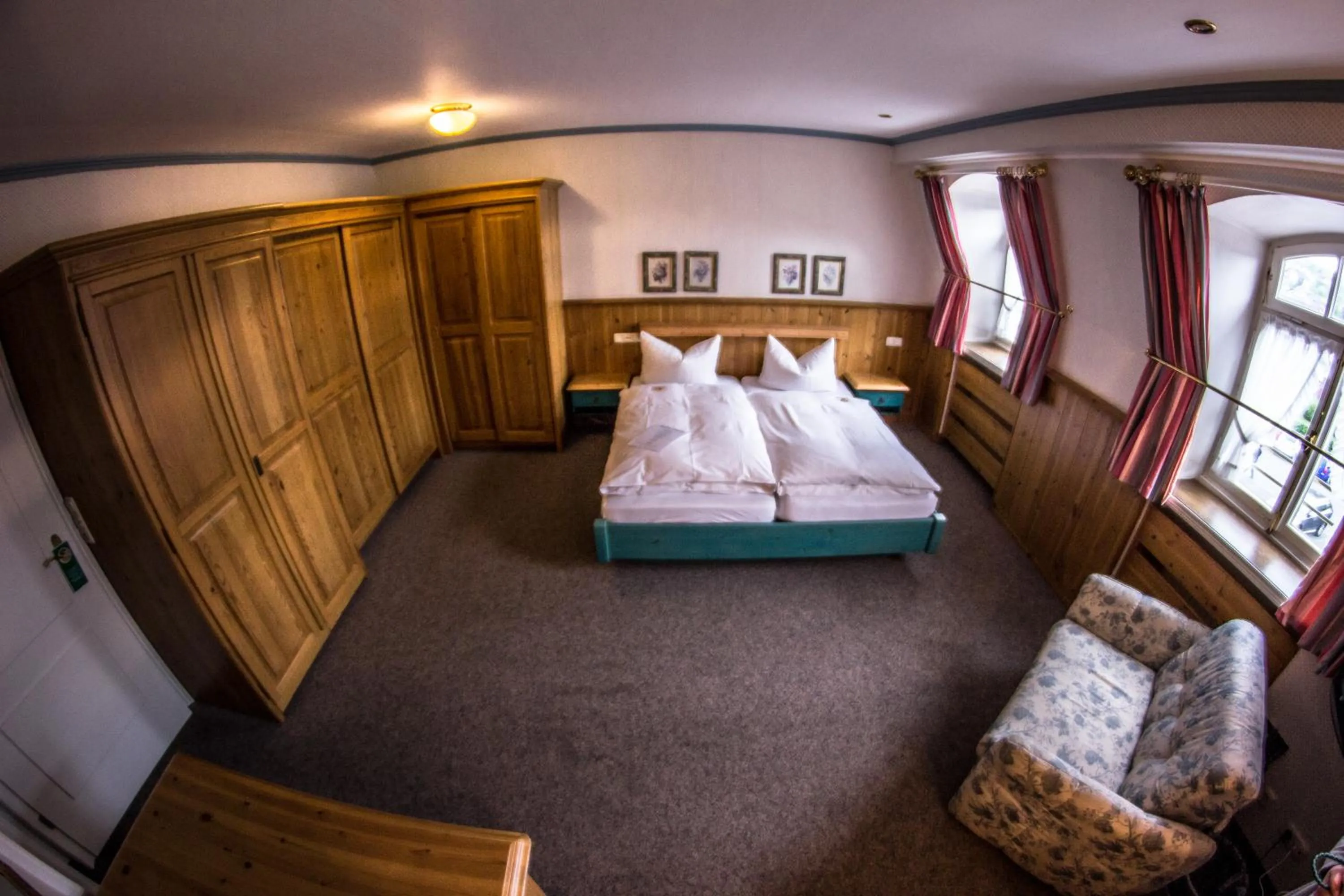 Photo of the whole room, Bed in Gästehaus Blaue Ecke