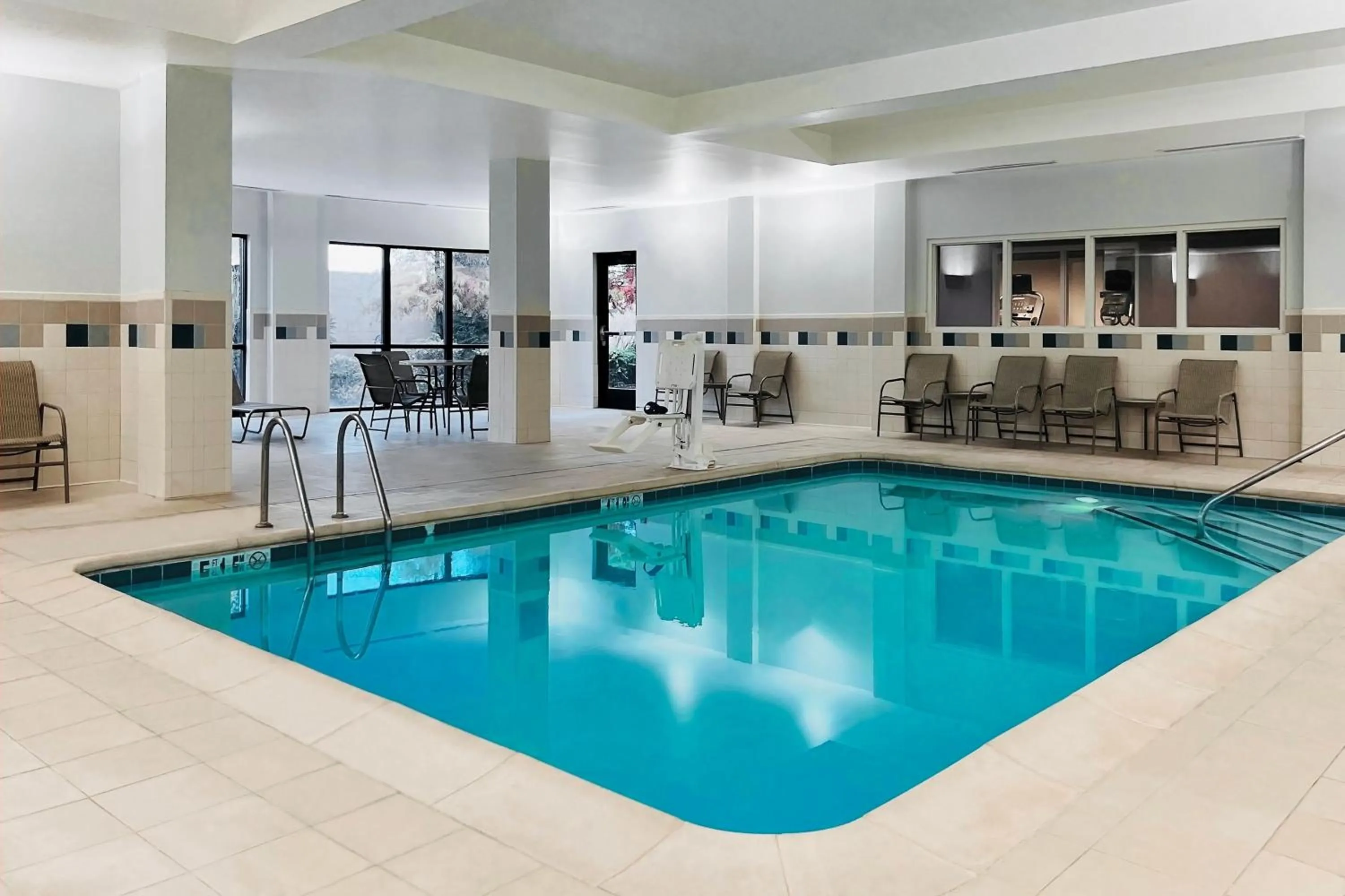 Swimming pool in Courtyard by Marriott Jackson