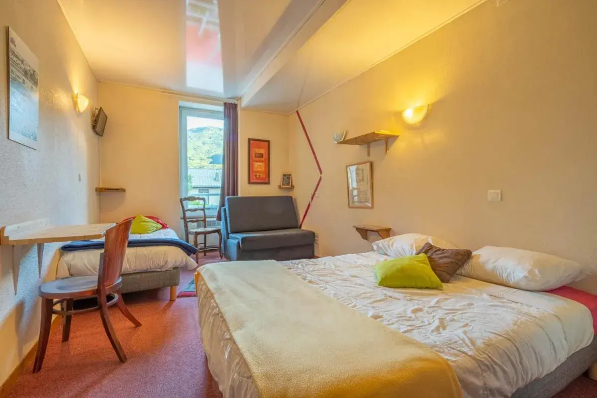 Bedroom, Bed in L'Auberge d'Eygliers Bedroom, Bed in L'Auberge d'Eygliers