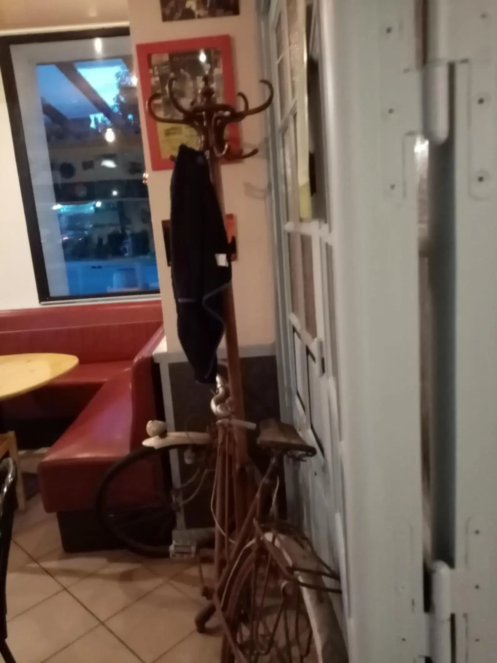 Lounge or bar in L'Auberge d'Eygliers Lounge or bar in L'Auberge d'Eygliers