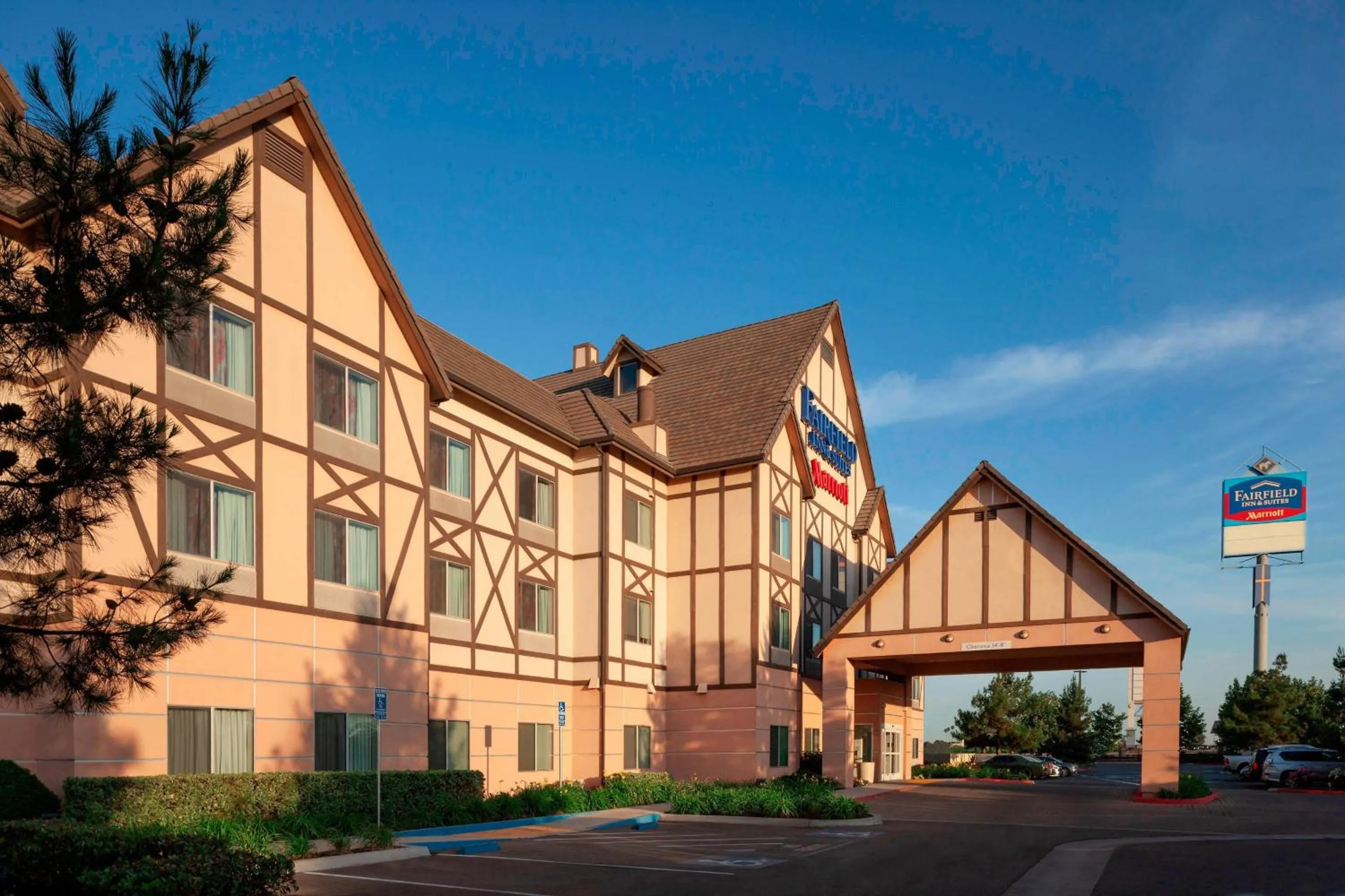 Property building in Fairfield Inn & Suites by Marriott Selma Kingsburg