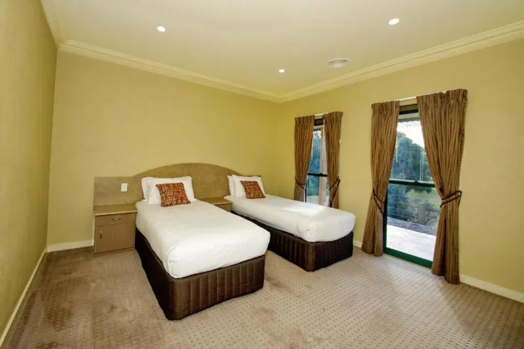 Bedroom, Bed in Yarrawonga Mulwala Golf Club Bedroom, Bed in Yarrawonga Mulwala Golf Club