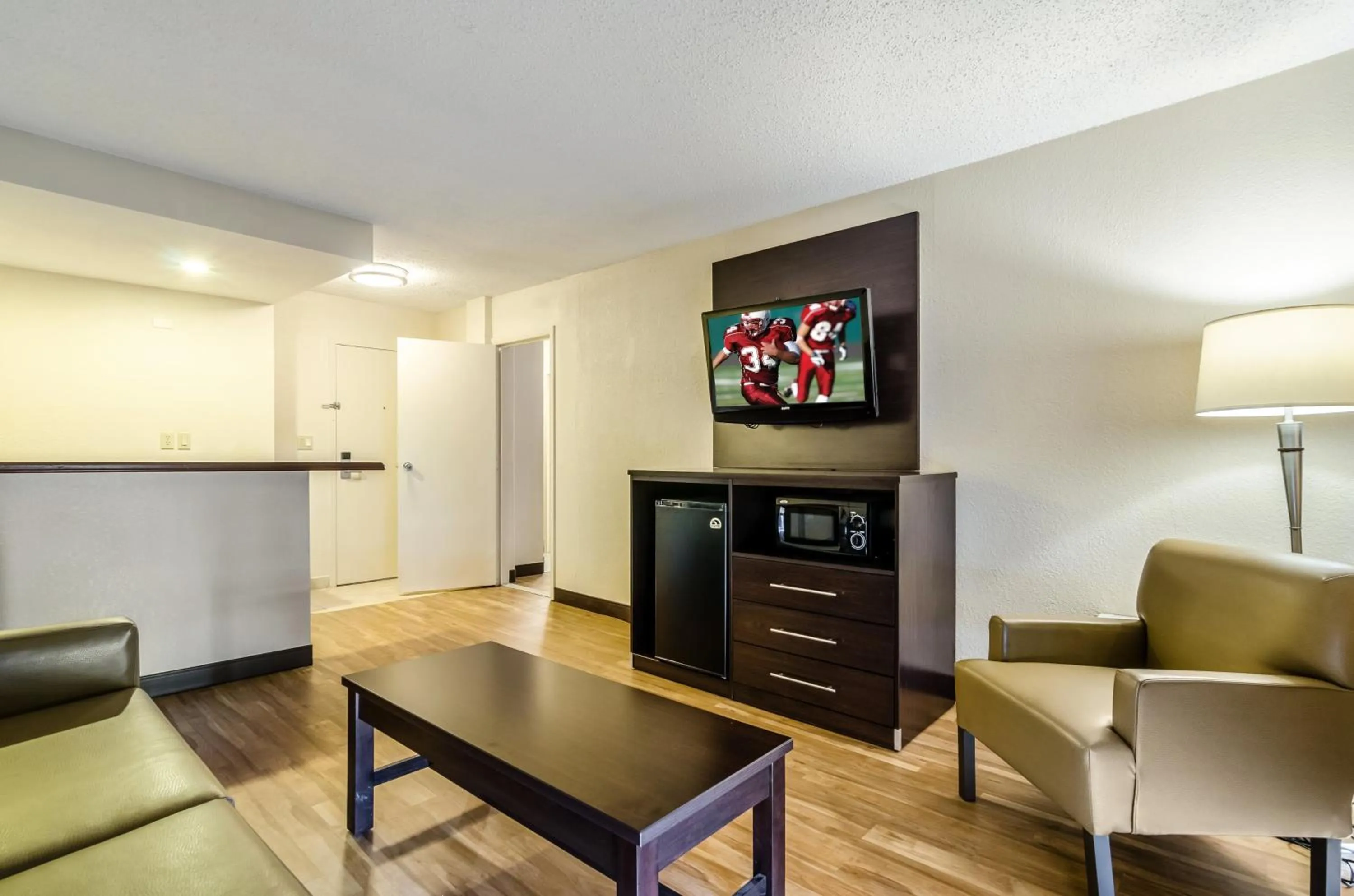 Bedroom in Red Roof Inn PLUS+ Wichita East