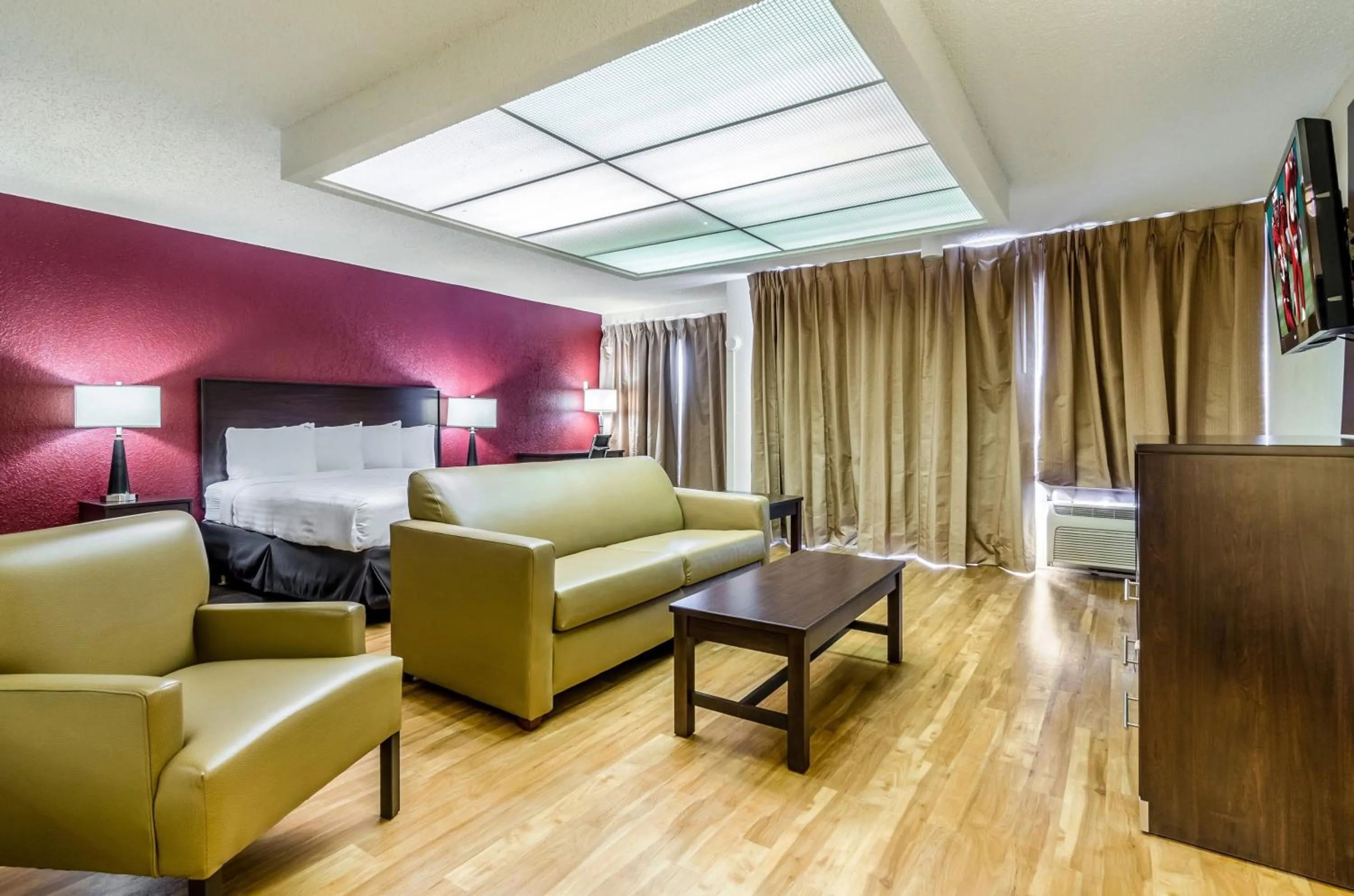 Bedroom in Red Roof Inn PLUS+ Wichita East