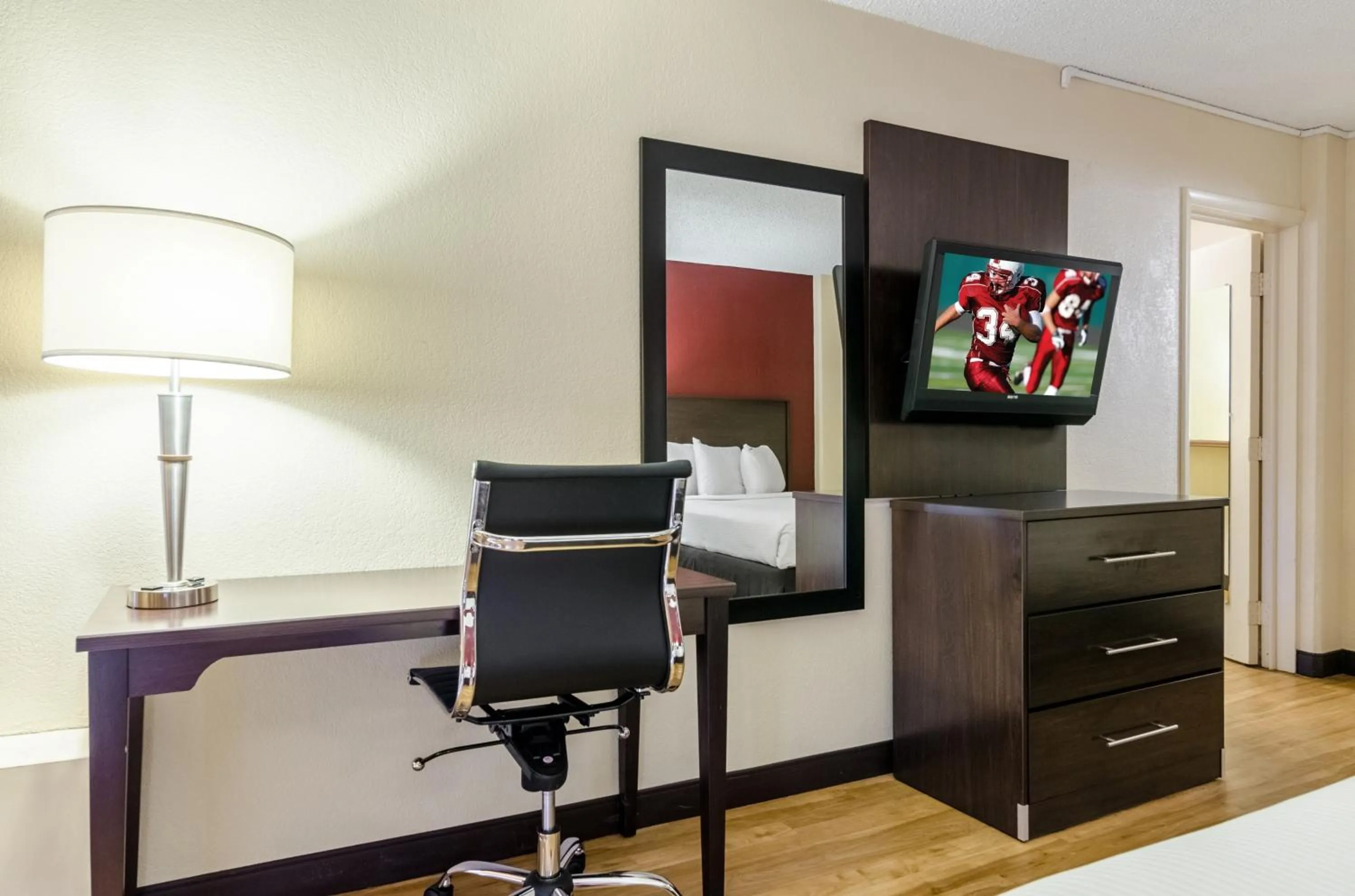 Photo of the whole room in Red Roof Inn PLUS+ Wichita East