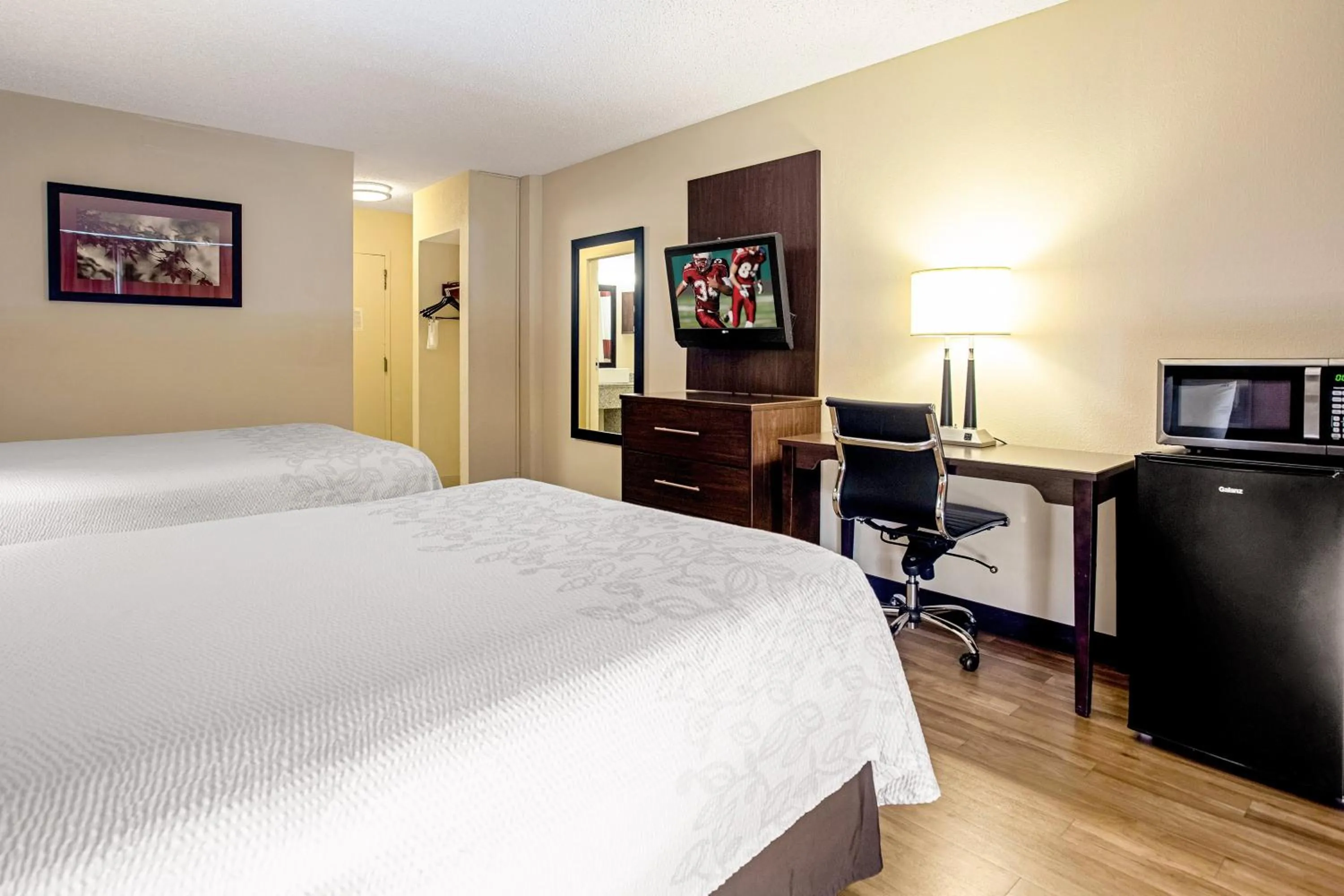 Photo of the whole room in Red Roof Inn PLUS+ Wichita East