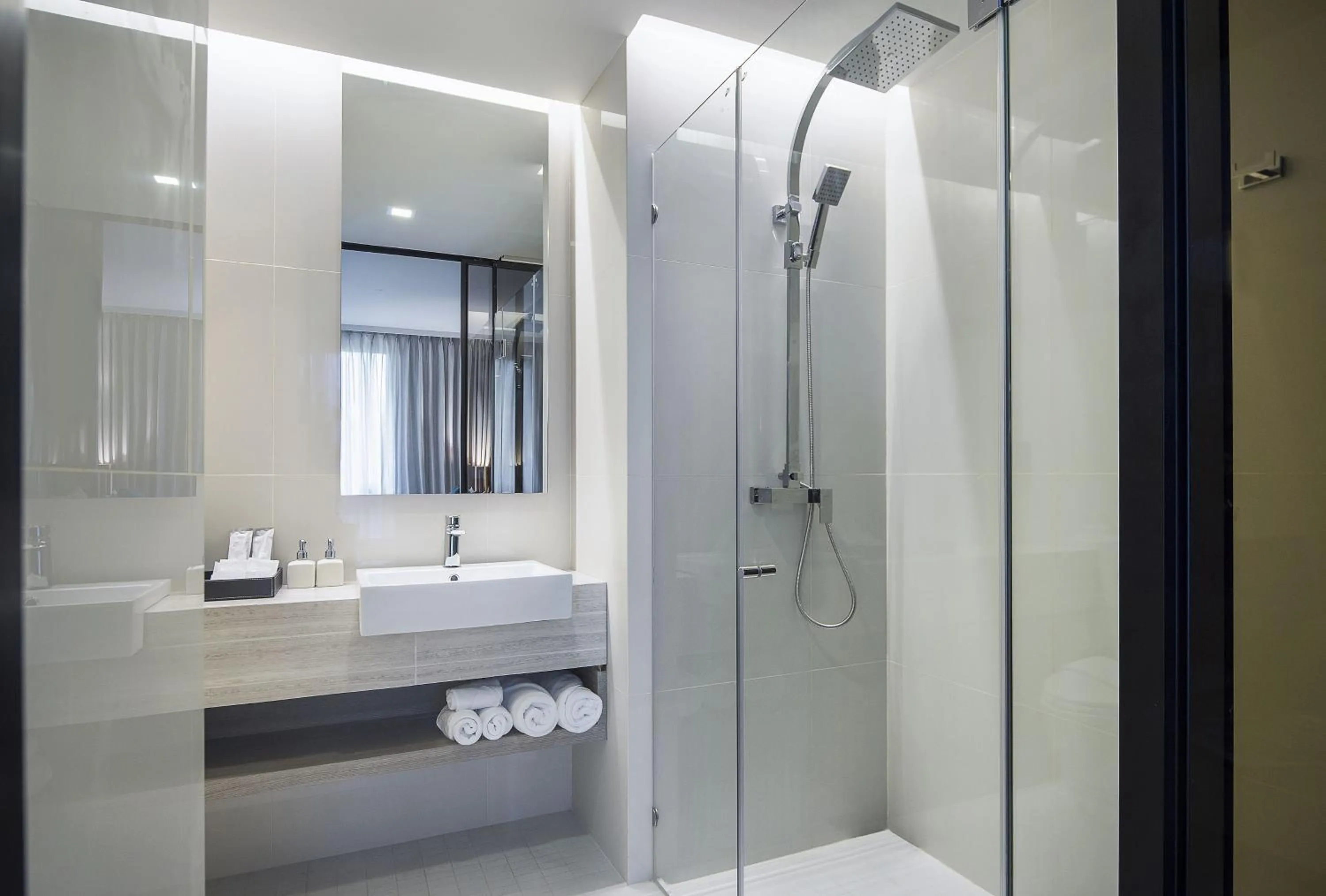 Shower in Seaphere Pattaya Hotel by Elite Suites