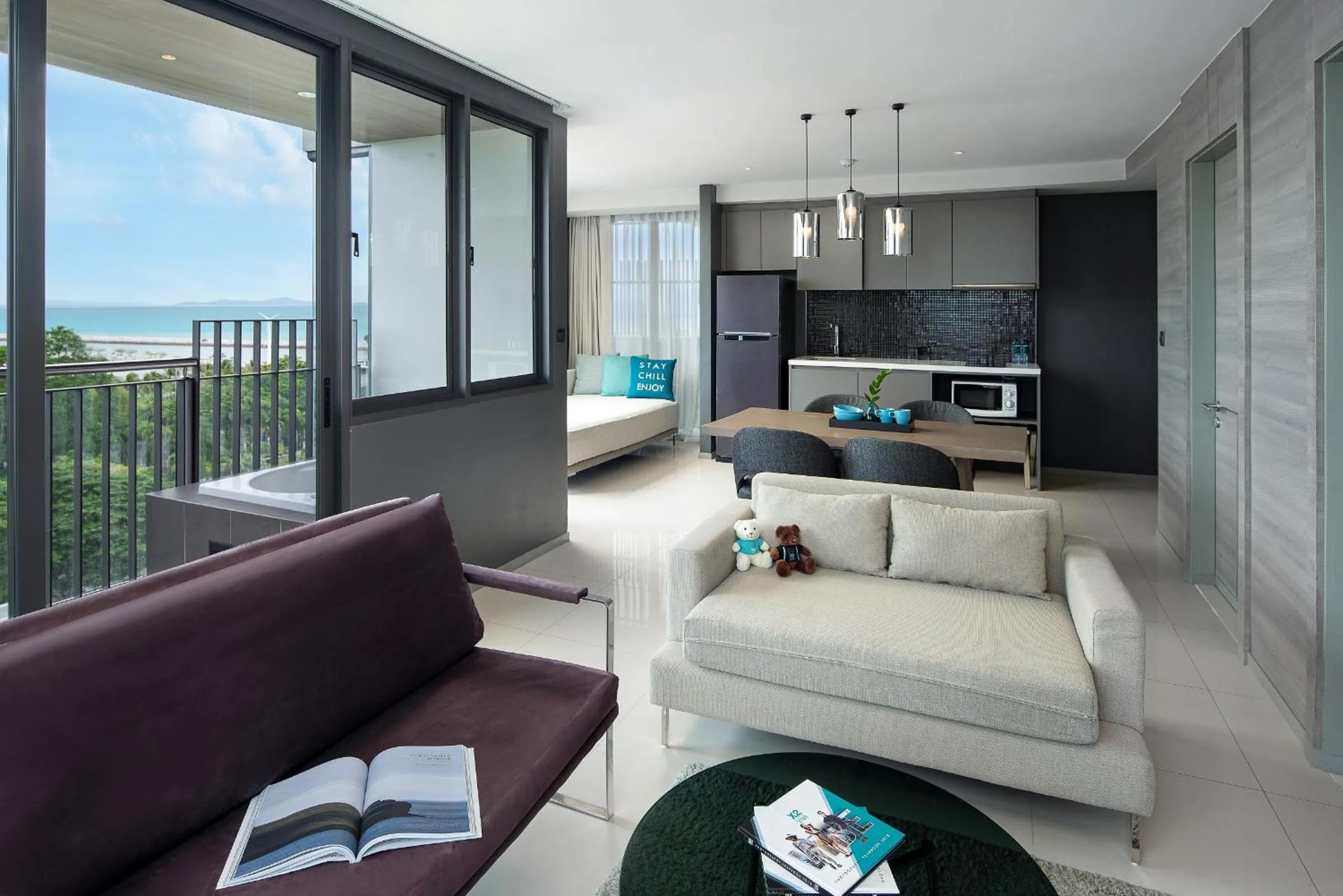 Living room in Seaphere Pattaya Hotel by Elite Suites