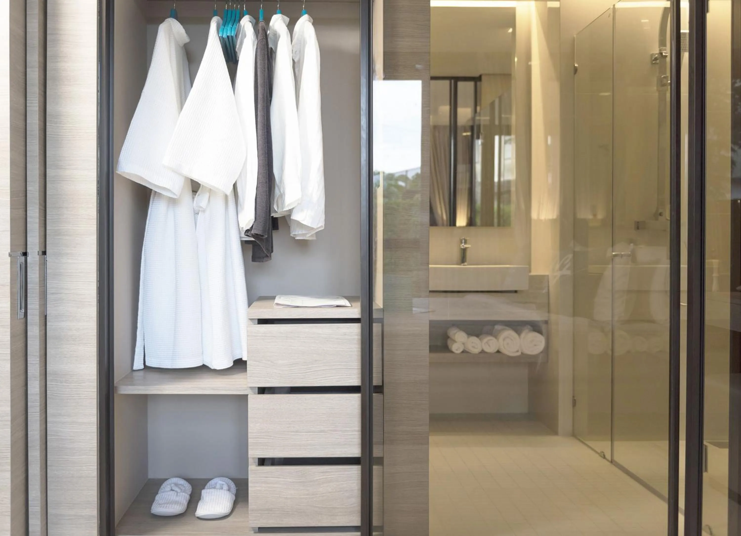 Area and facilities in Seaphere Pattaya Hotel by Elite Suites