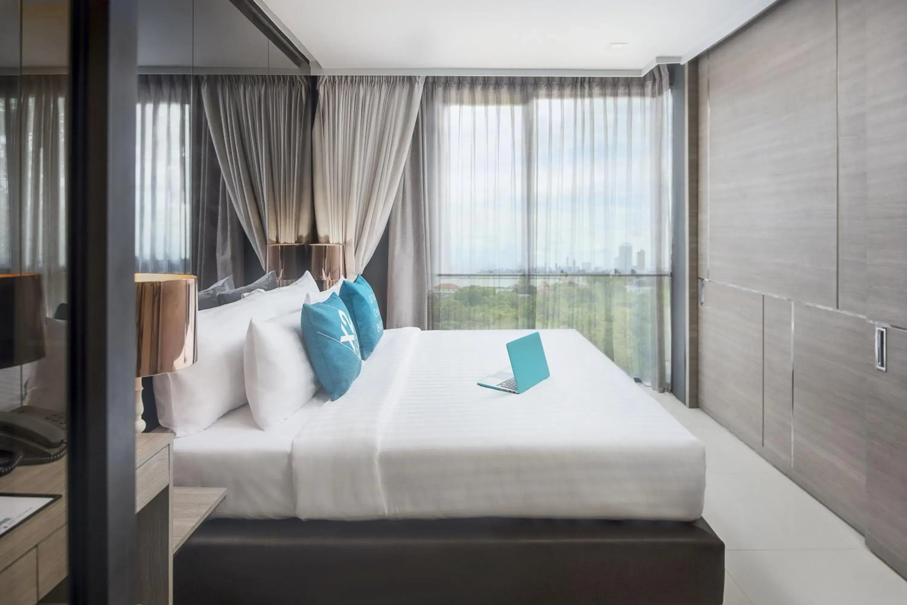 Bedroom, Bed in Cross Vibe Pattaya Seaphere - formerly X2 Vibe Pattaya Seaphere