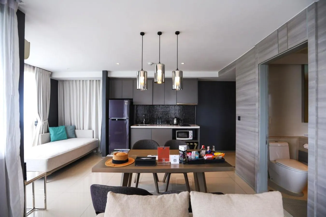 Living room in Seaphere Pattaya Hotel by Elite Suites