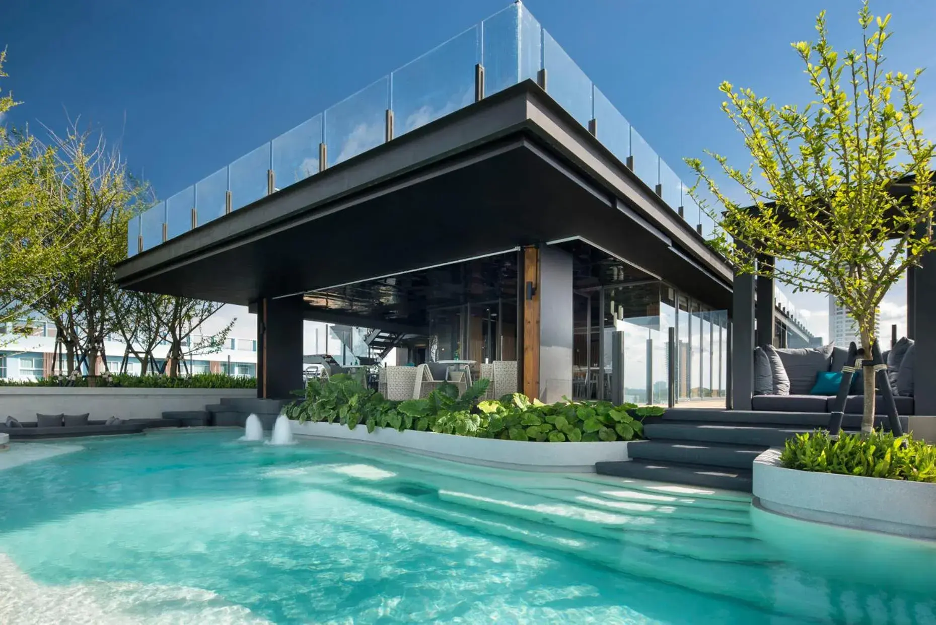 Lounge or bar, Property Building in Cross Vibe Pattaya Seaphere - formerly X2 Vibe Pattaya Seaphere