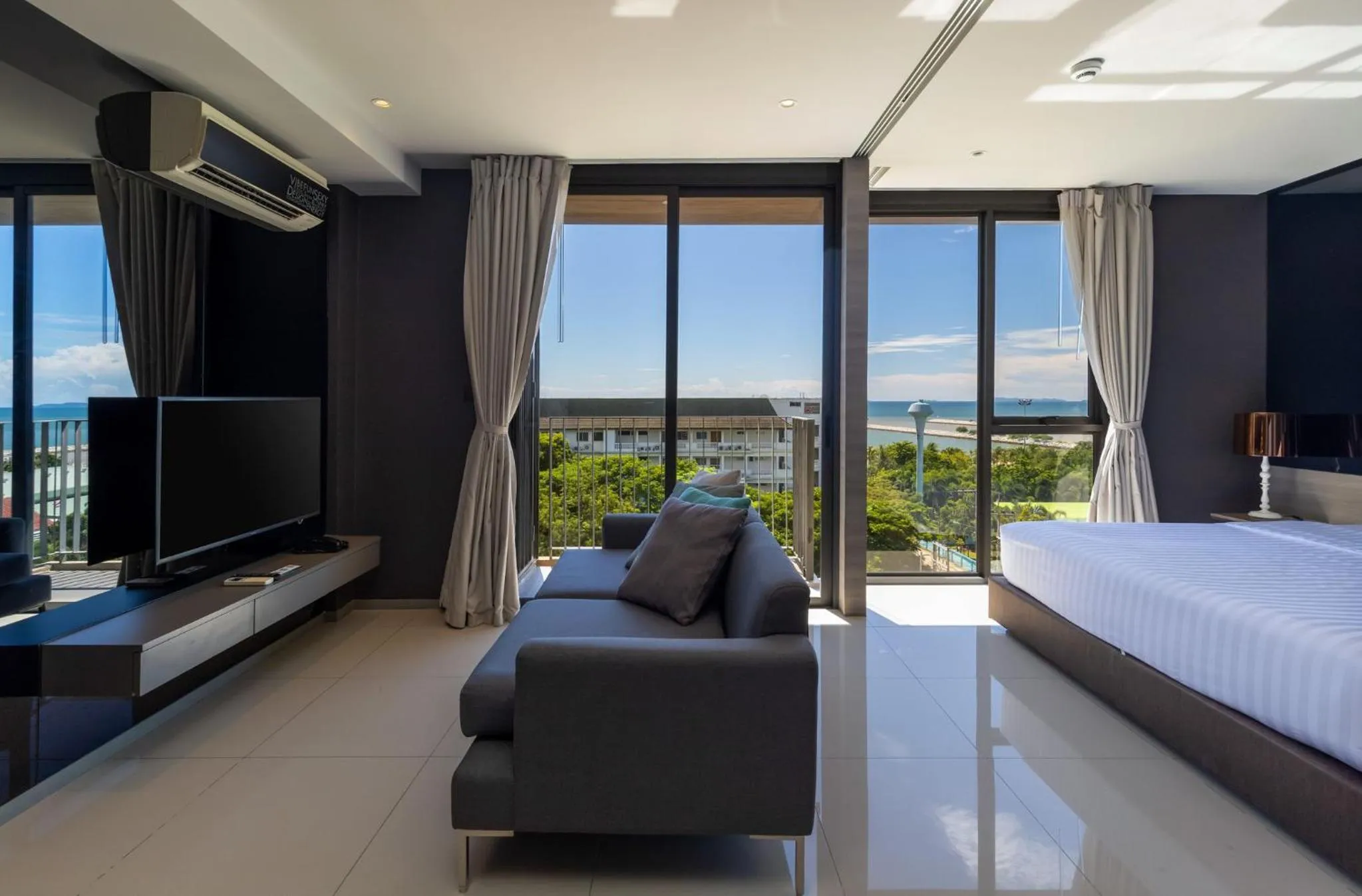 Bed in Seaphere Pattaya Hotel by Elite Suites