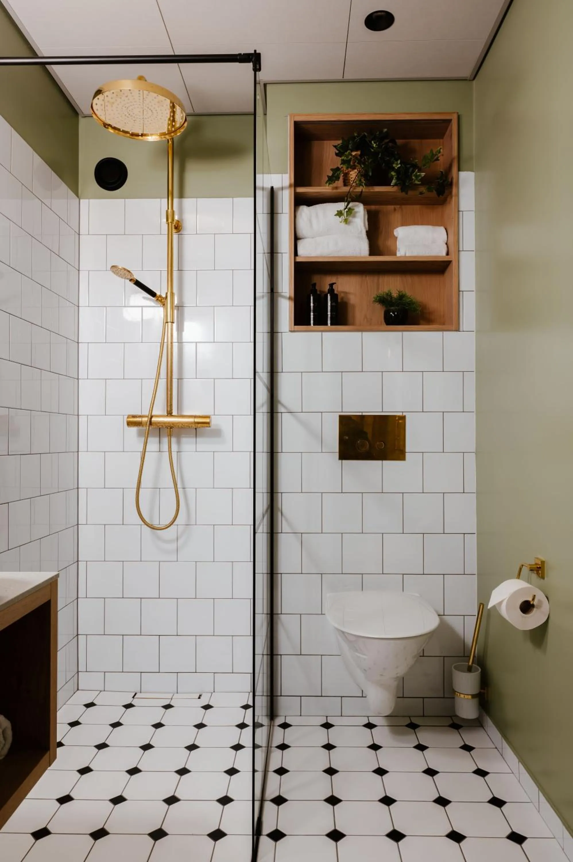 Shower in Haga Slott