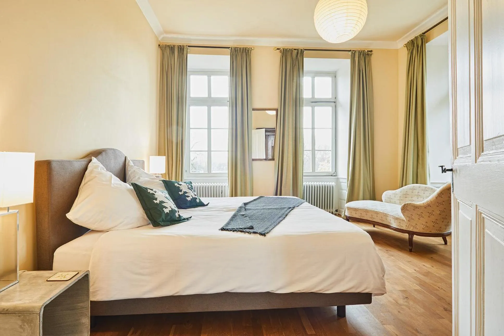 Bedroom, Bed in Gutshotel Baron Knyphausen