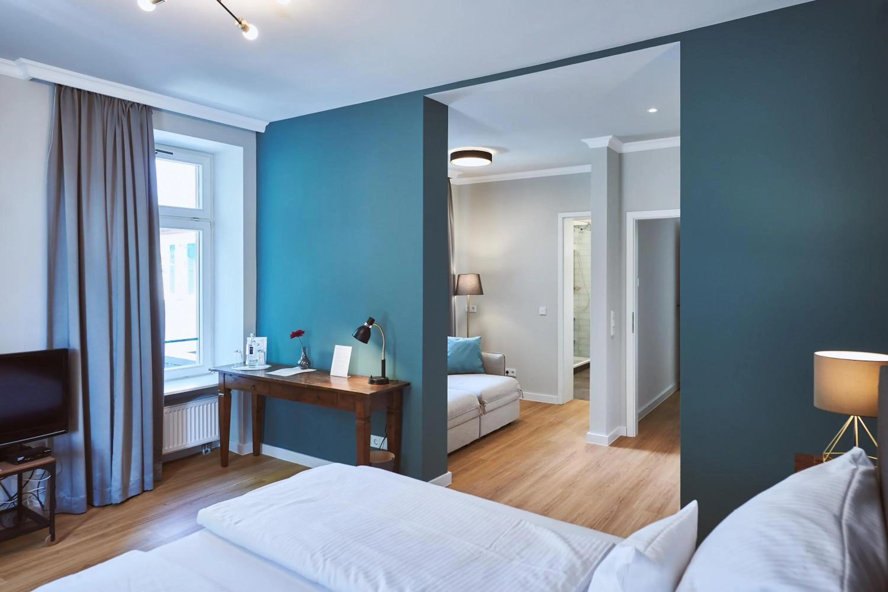 Photo of the whole room, Bed in Gutshotel Baron Knyphausen