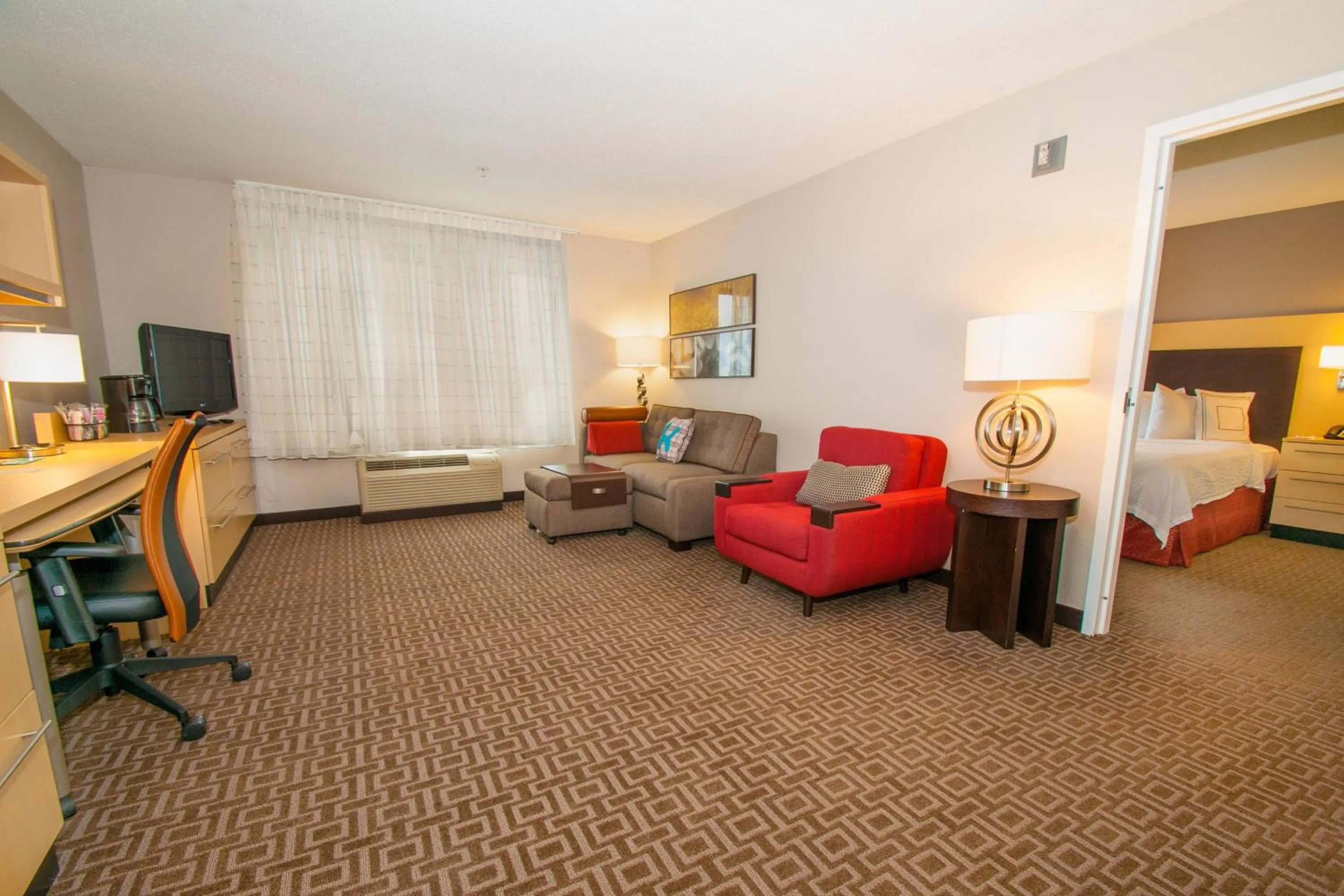 Living room, Bed in TownePlace Suites by Marriott Scranton Wilkes-Barre