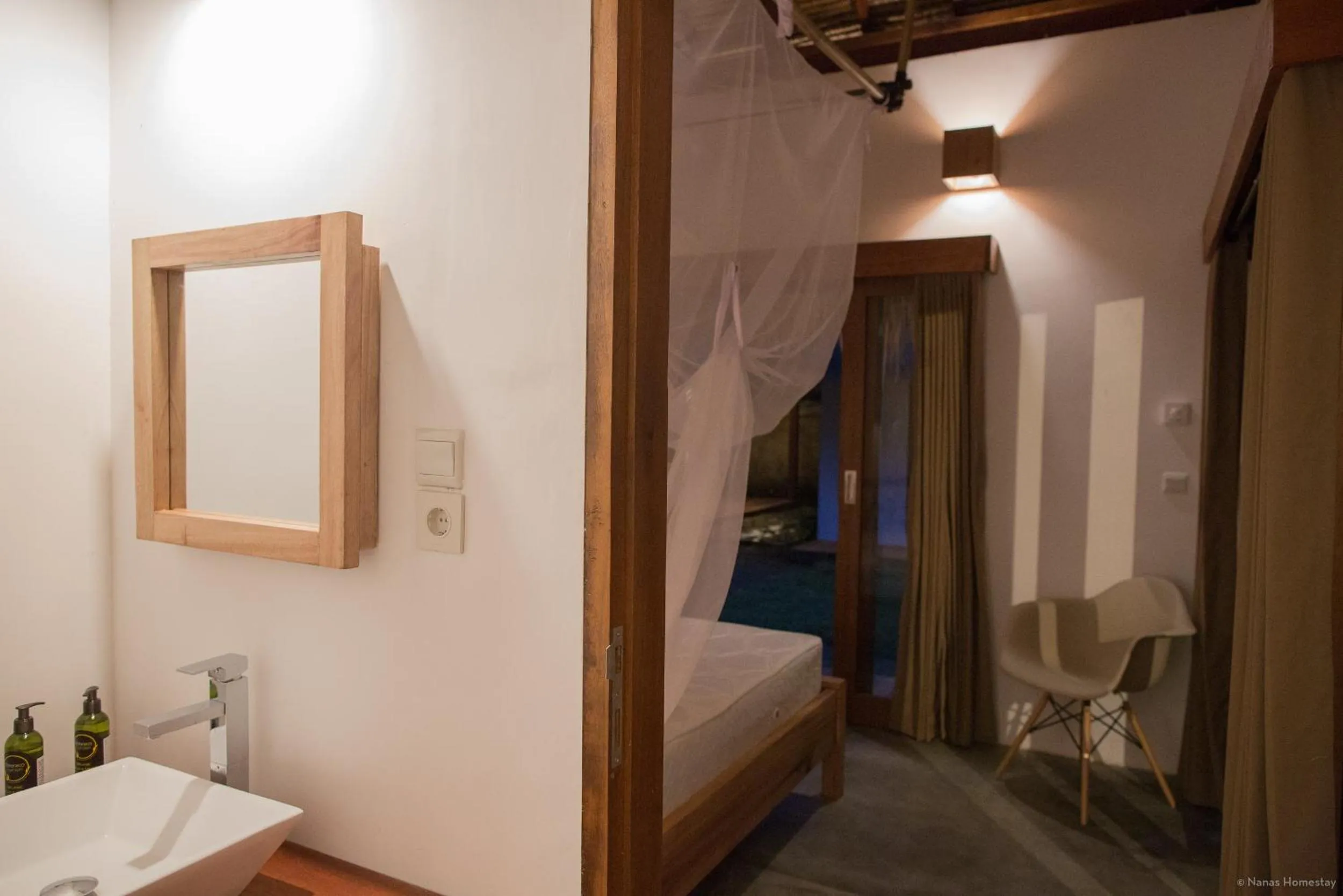 Shower, Bed in Nanas Homestay bungalow