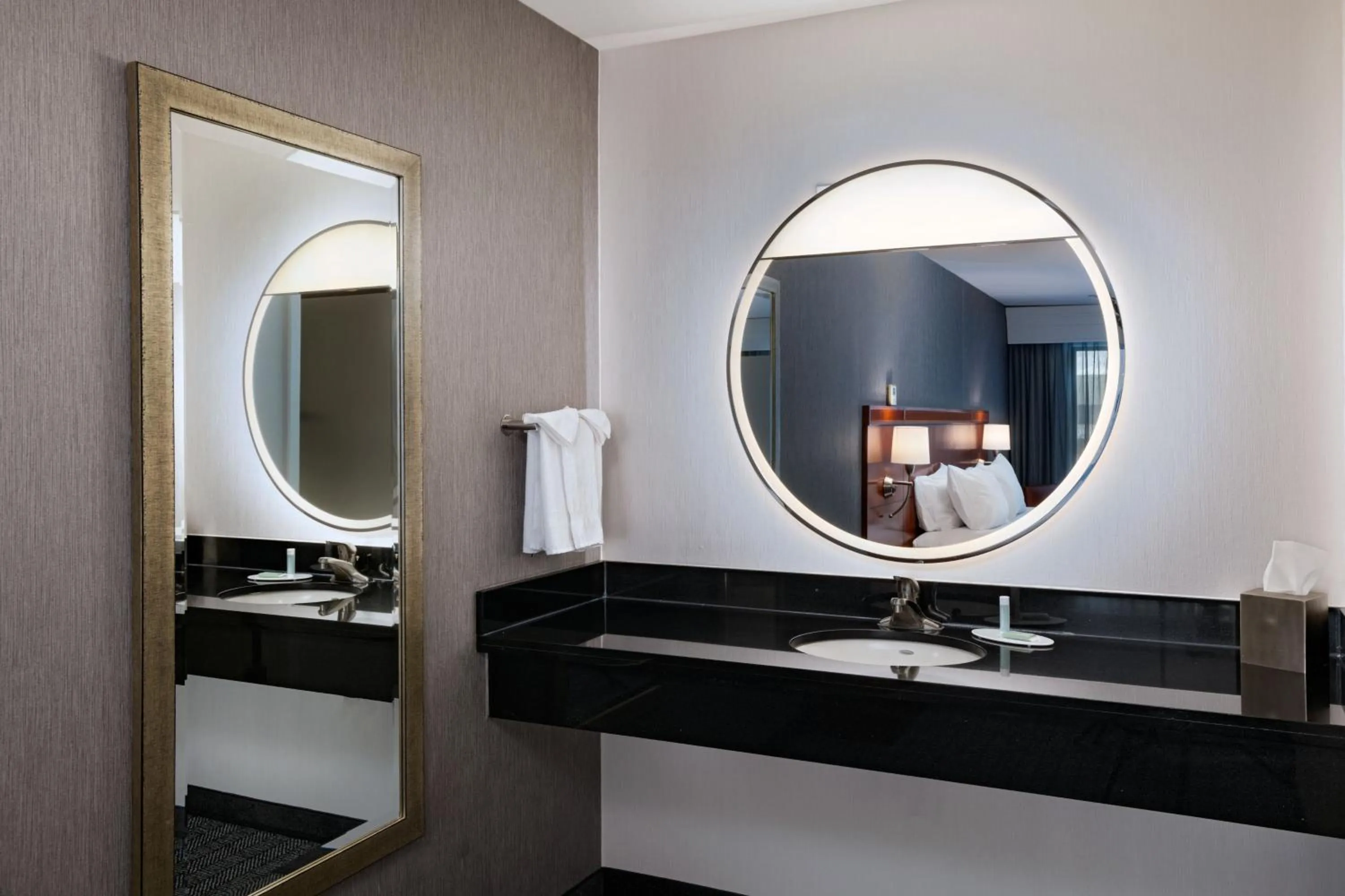 Bathroom in Courtyard by Marriott Boise West/Meridian